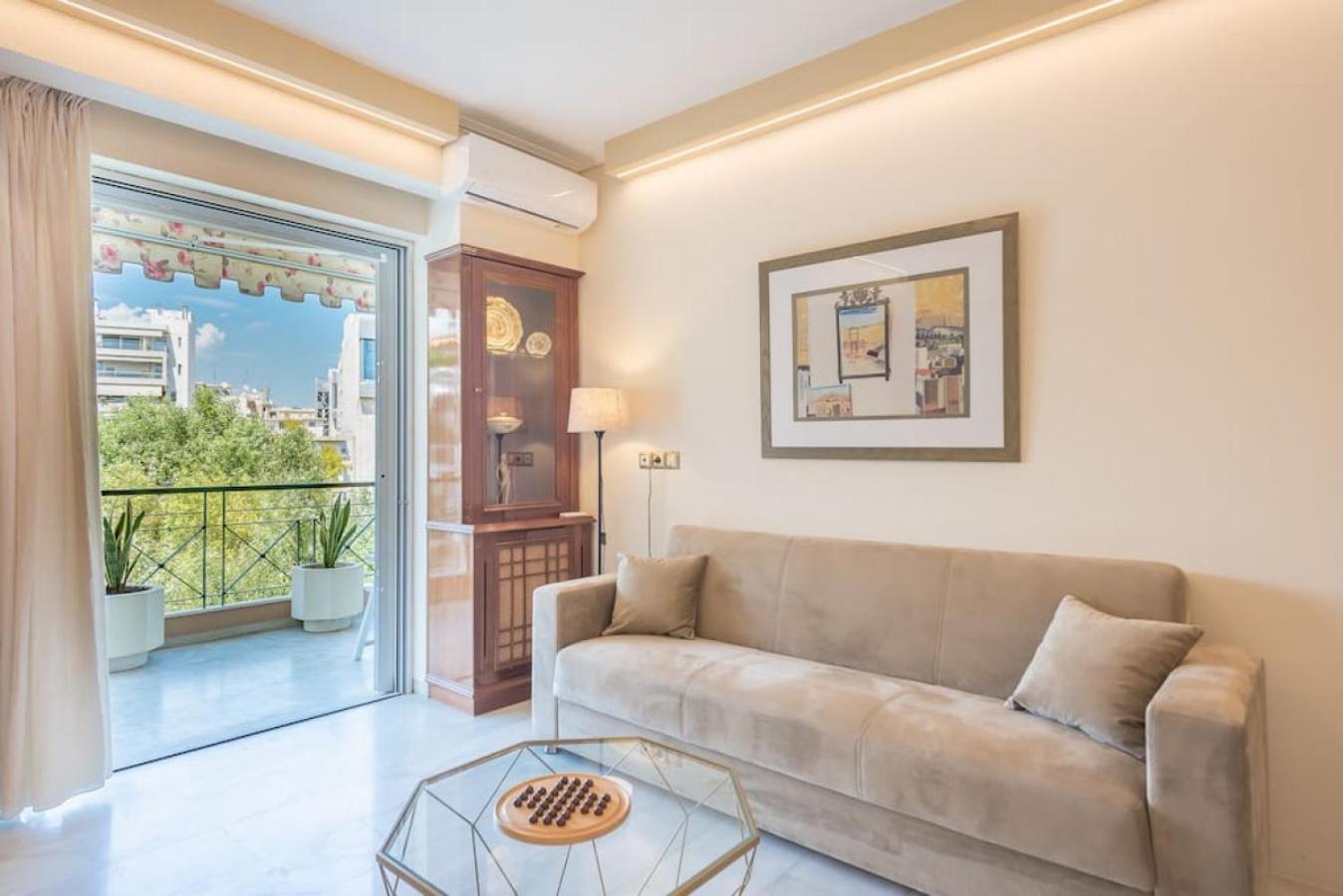 Central 3BR Apartment Next to Panormou Metro!