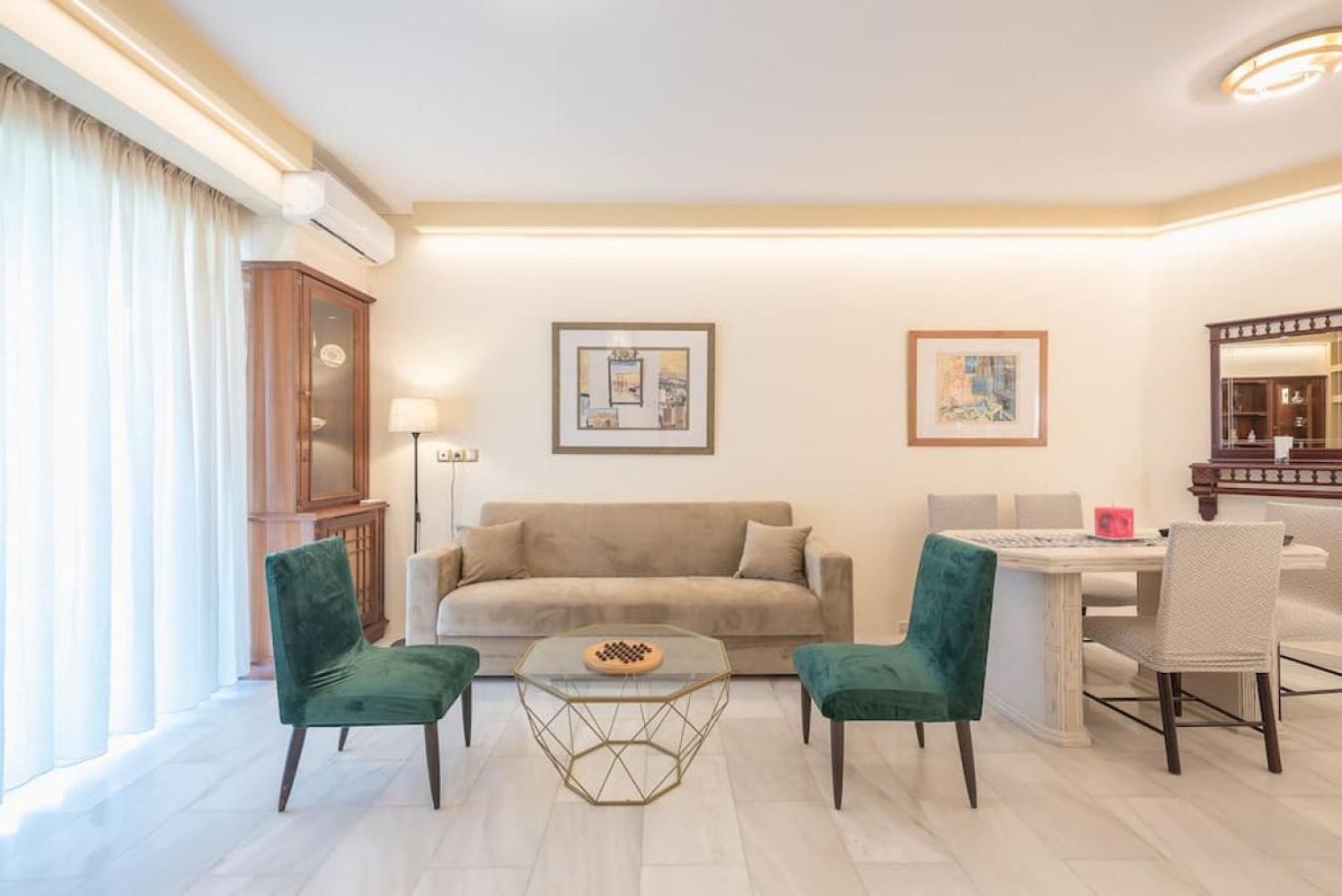 Central 3BR Apartment Next to Panormou Metro!