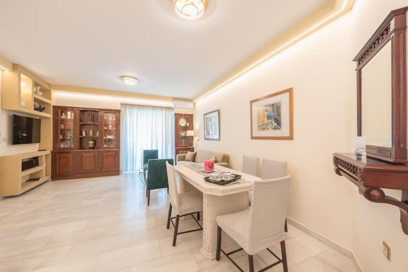 Central 3BR Apartment Next to Panormou Metro!