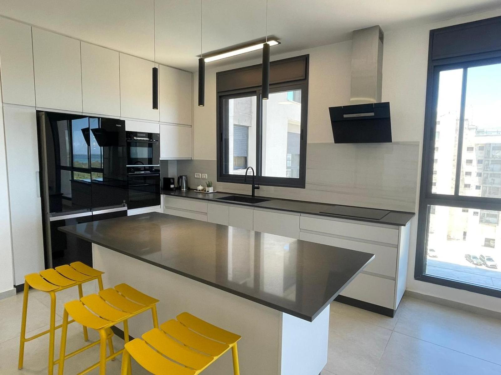#דירת יוקרה על הים Bluewave Beach Apartment# view 3