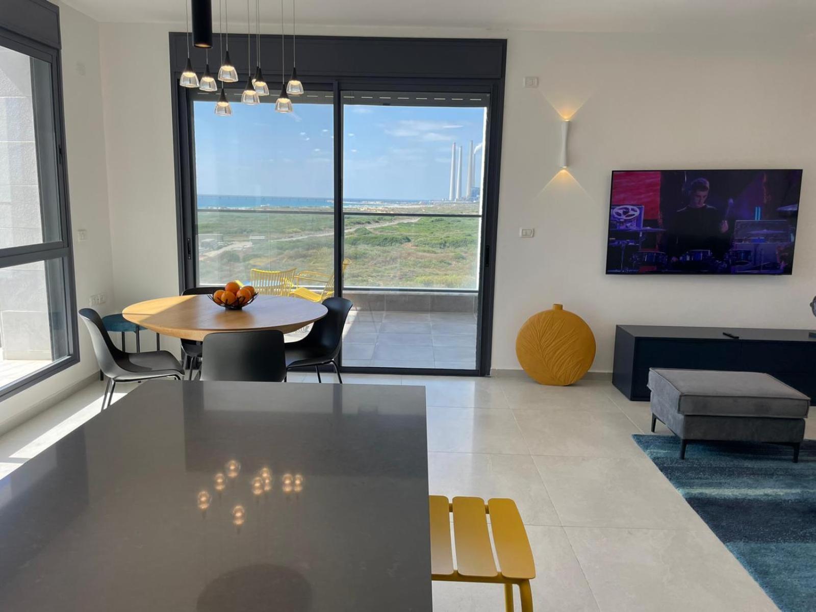 #דירת יוקרה על הים Bluewave Beach Apartment# view 4
