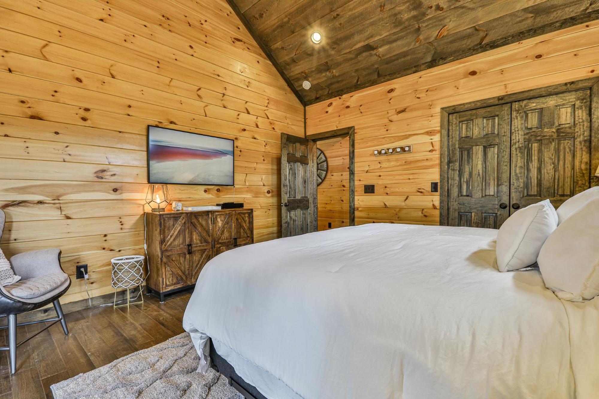 Highlands Retreat the Perfect Cabin for your relaxing experience view 5
