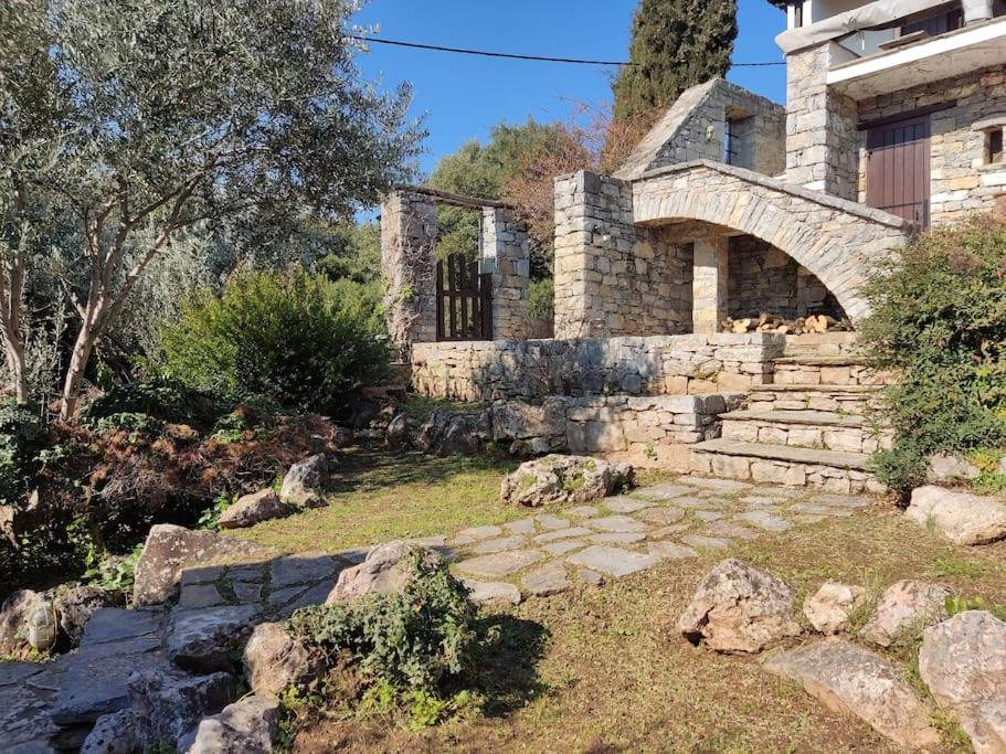 Lito's dream villa by the sea! view 2