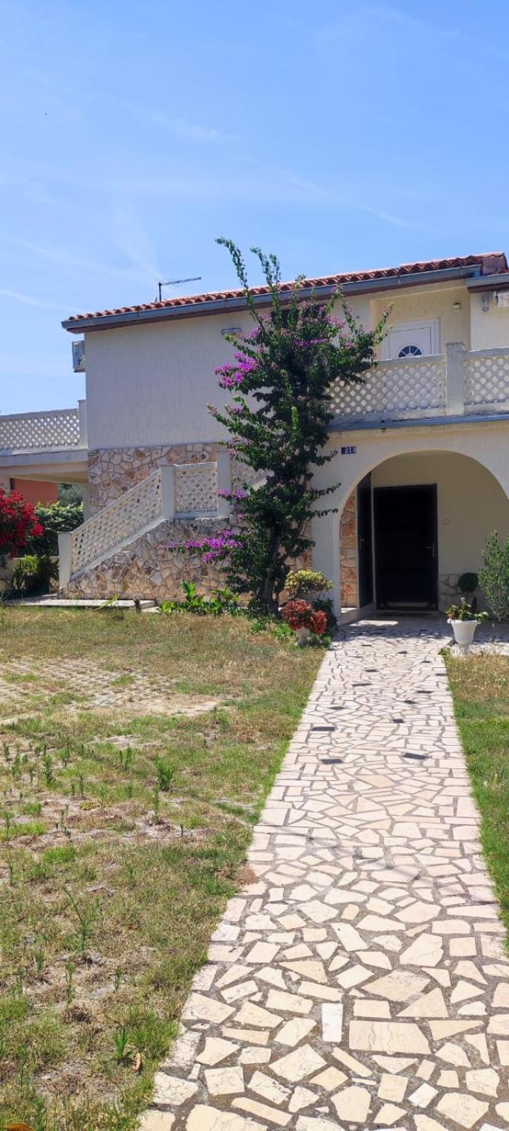Villa Kadinela, 200m from Kamenjak, huge quiet garden with barbecue, 2 new kitchens view 2