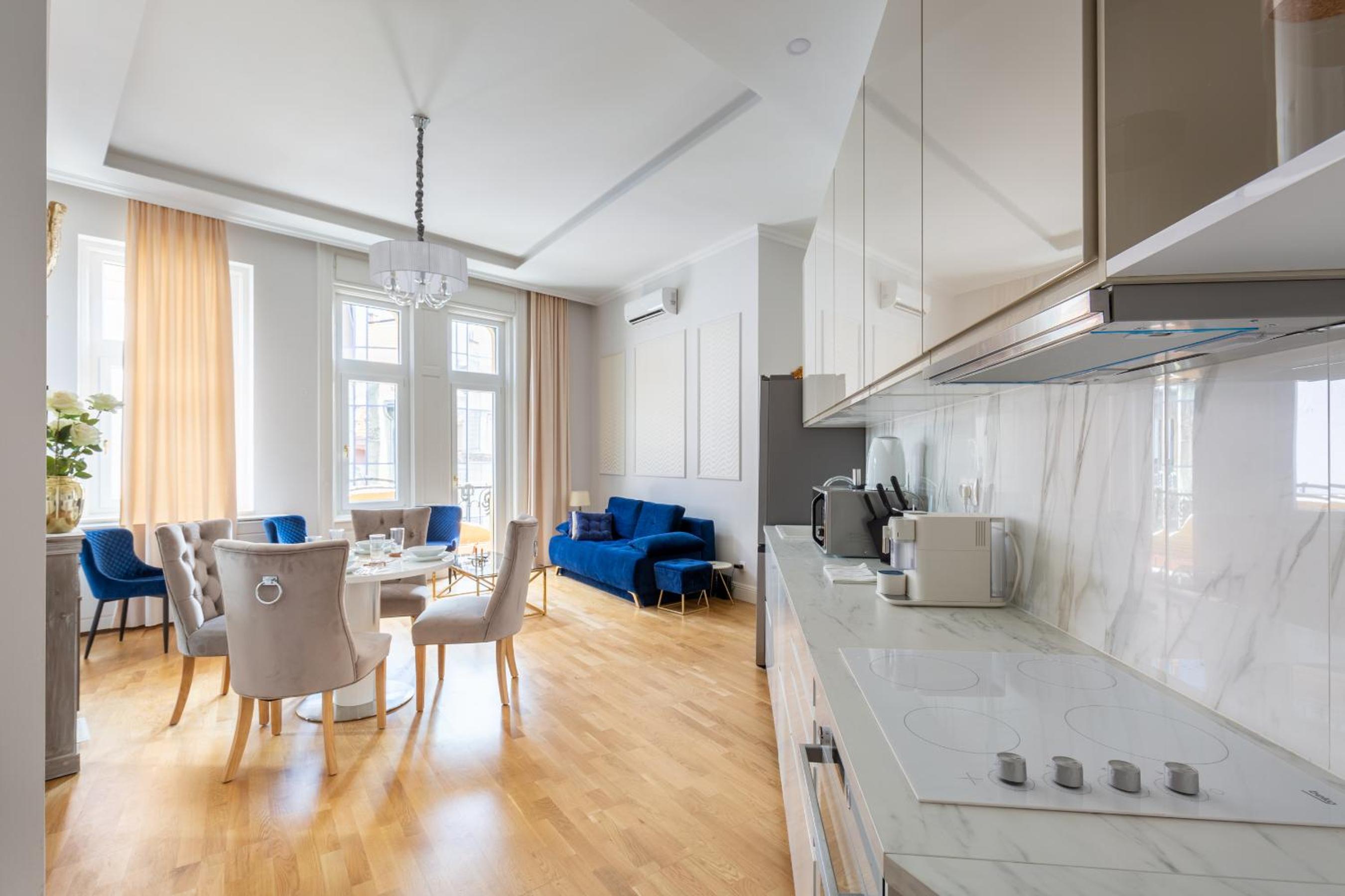 Designer Luxury Home in The Jewish Quarter view 5