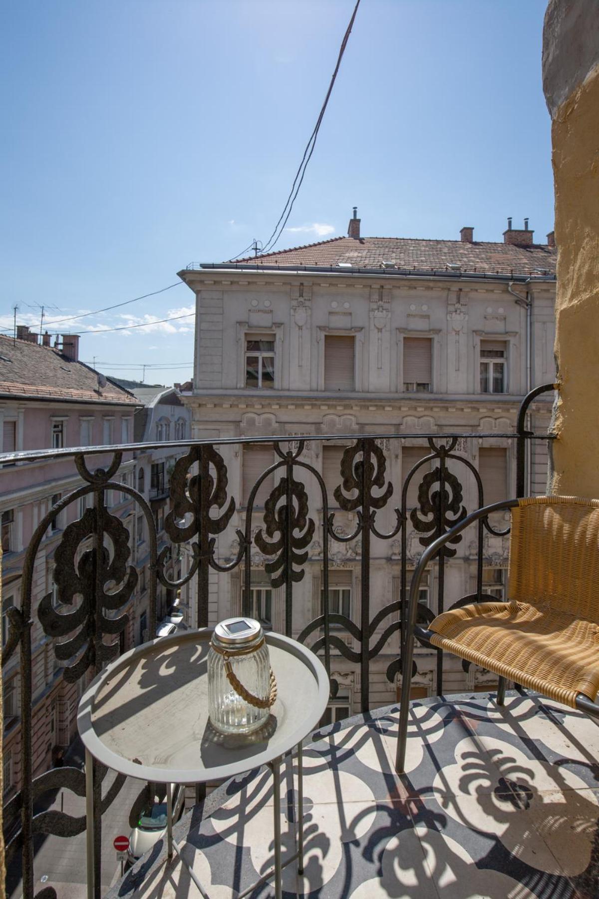 Designer Luxury Home in The Jewish Quarter view 2