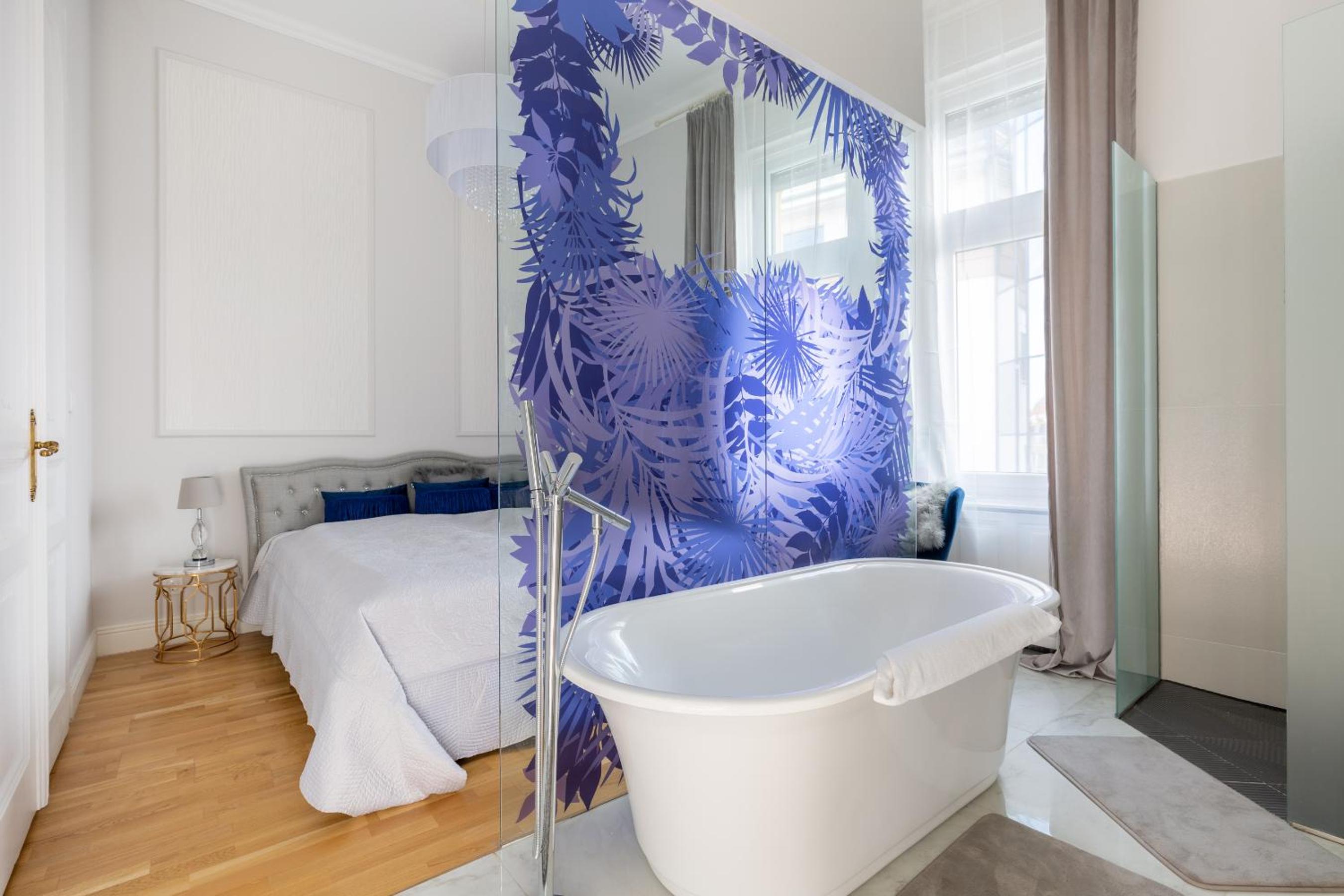 Designer Luxury Home in The Jewish Quarter view 4