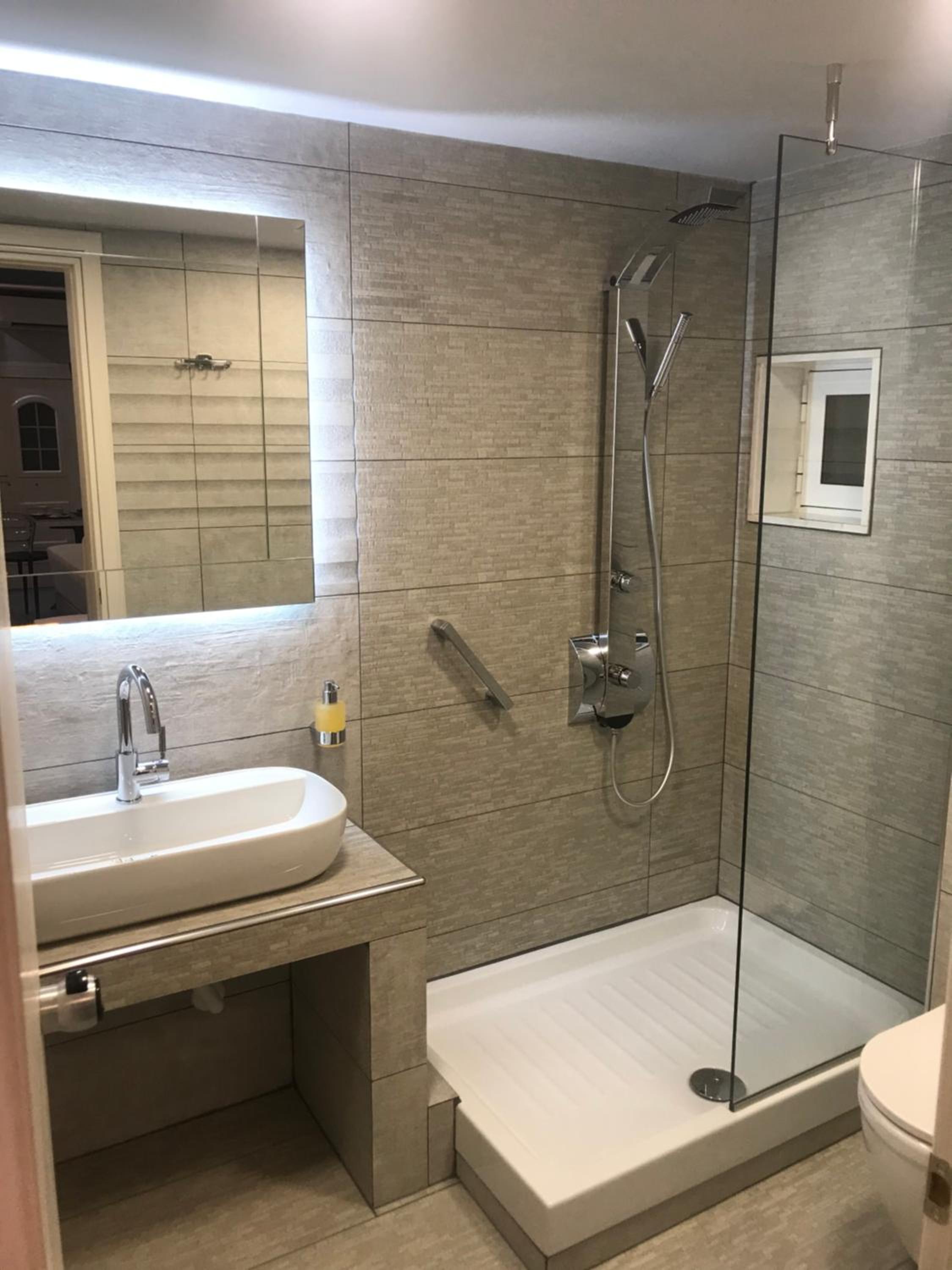 Avra Comfort Rooms - Family view 4