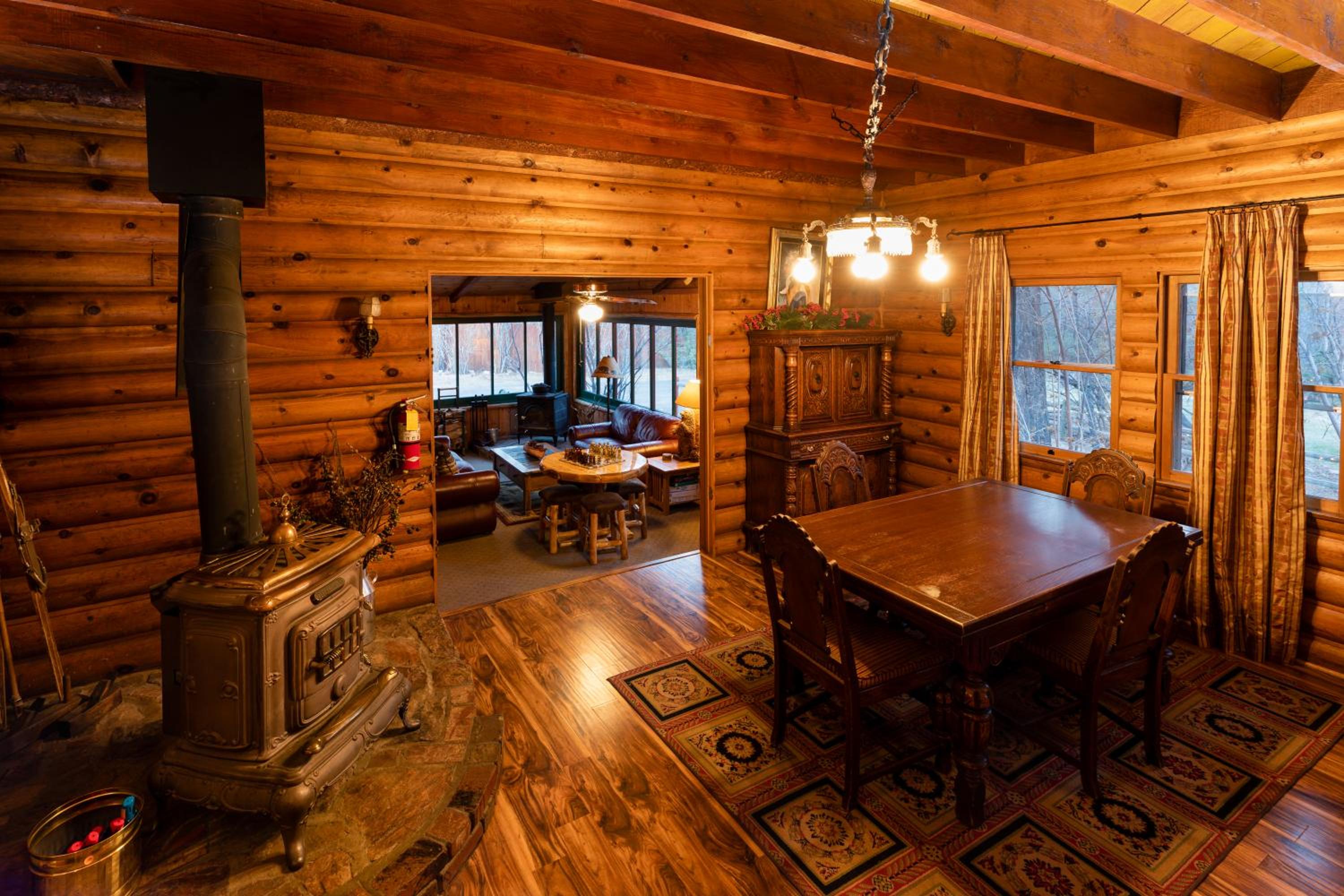 Gold Mountain Manor