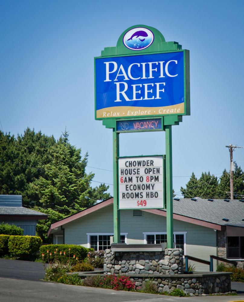 Pacific Reef Hotel & Light Show