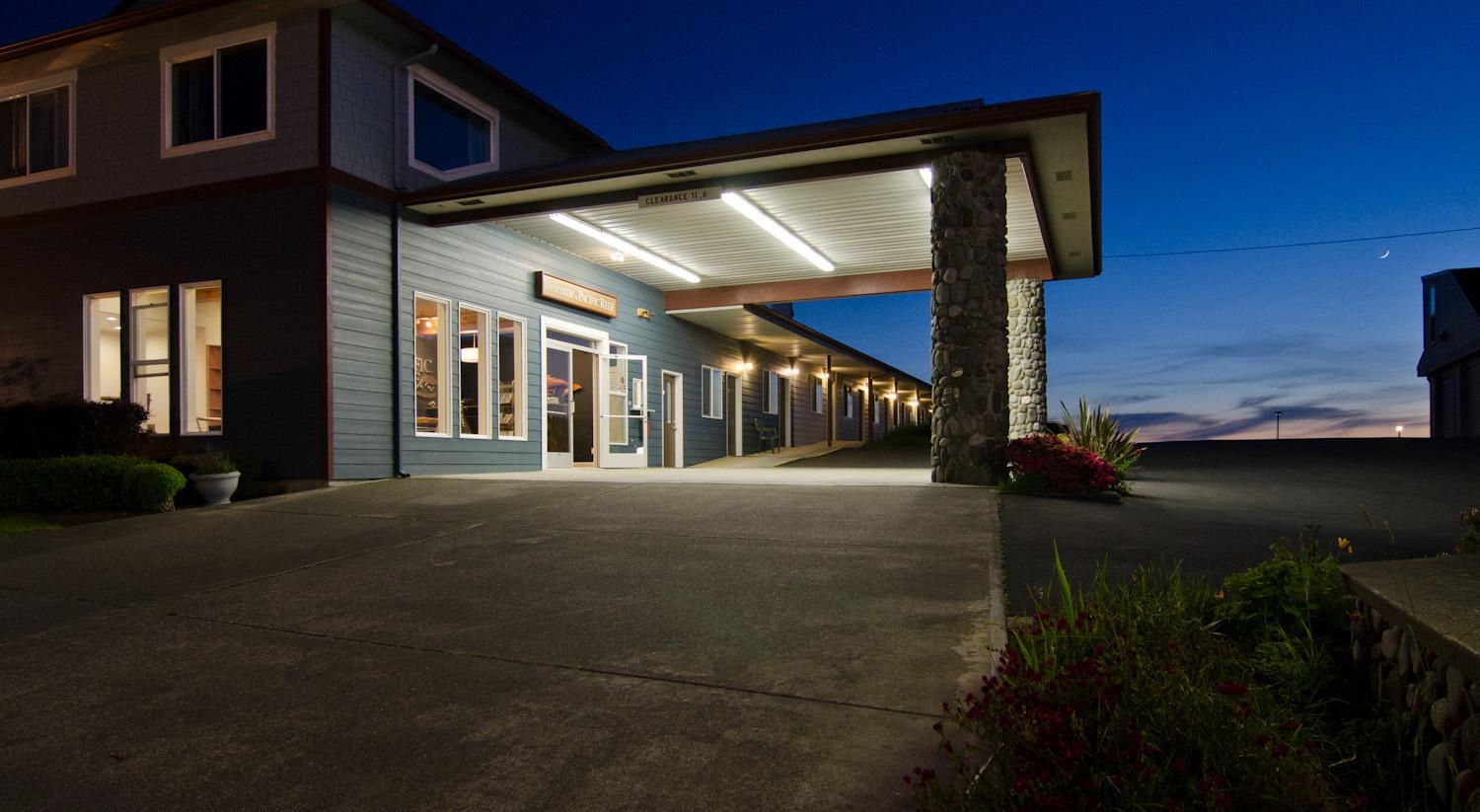 Pacific Reef Hotel & Light Show