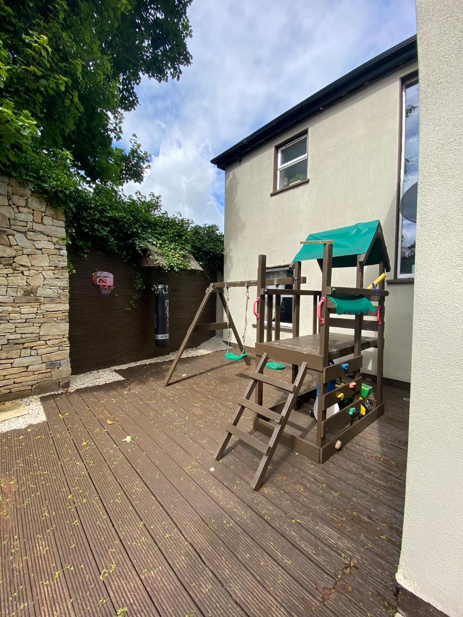 Detached Town centre Villa in Cashel Sleeps 6 Private BBQ Area & Jacuzzi Bath view 5