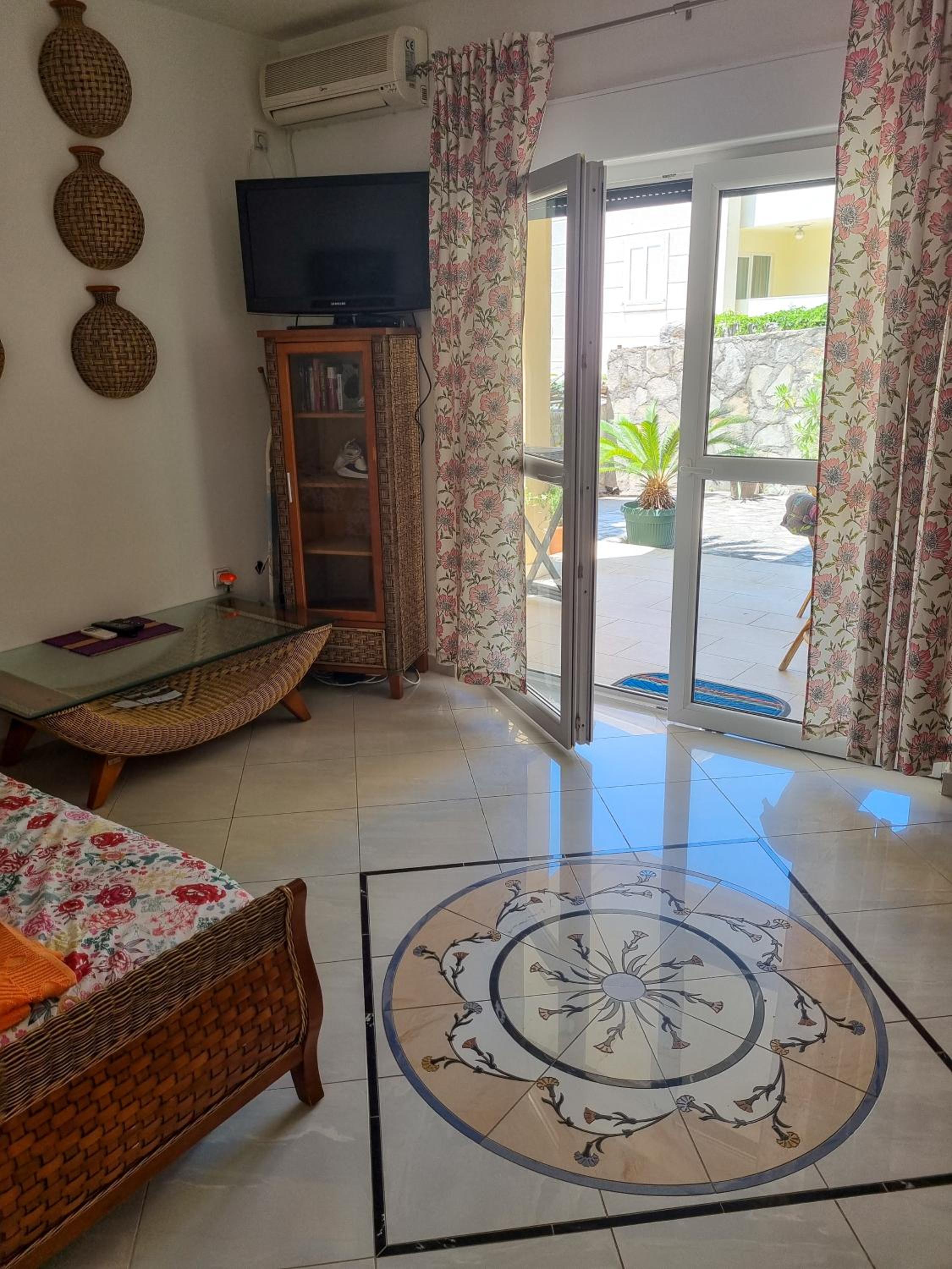 Apartments Rales view 2