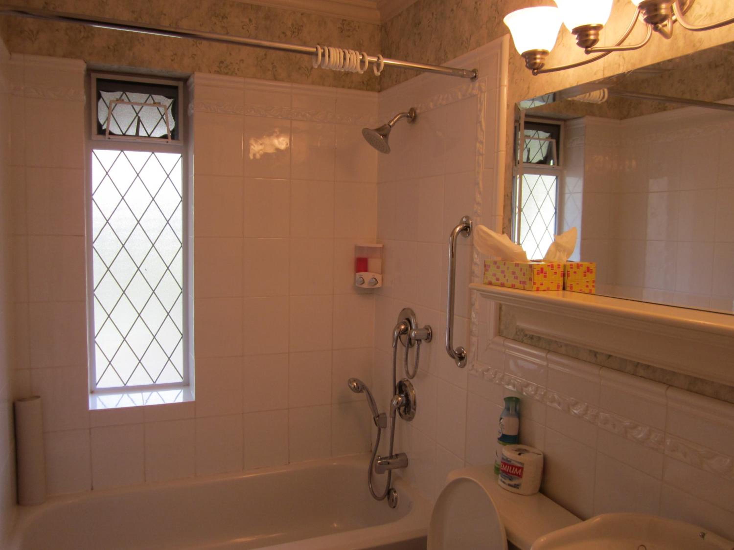 Heathergate Cottage and Suites