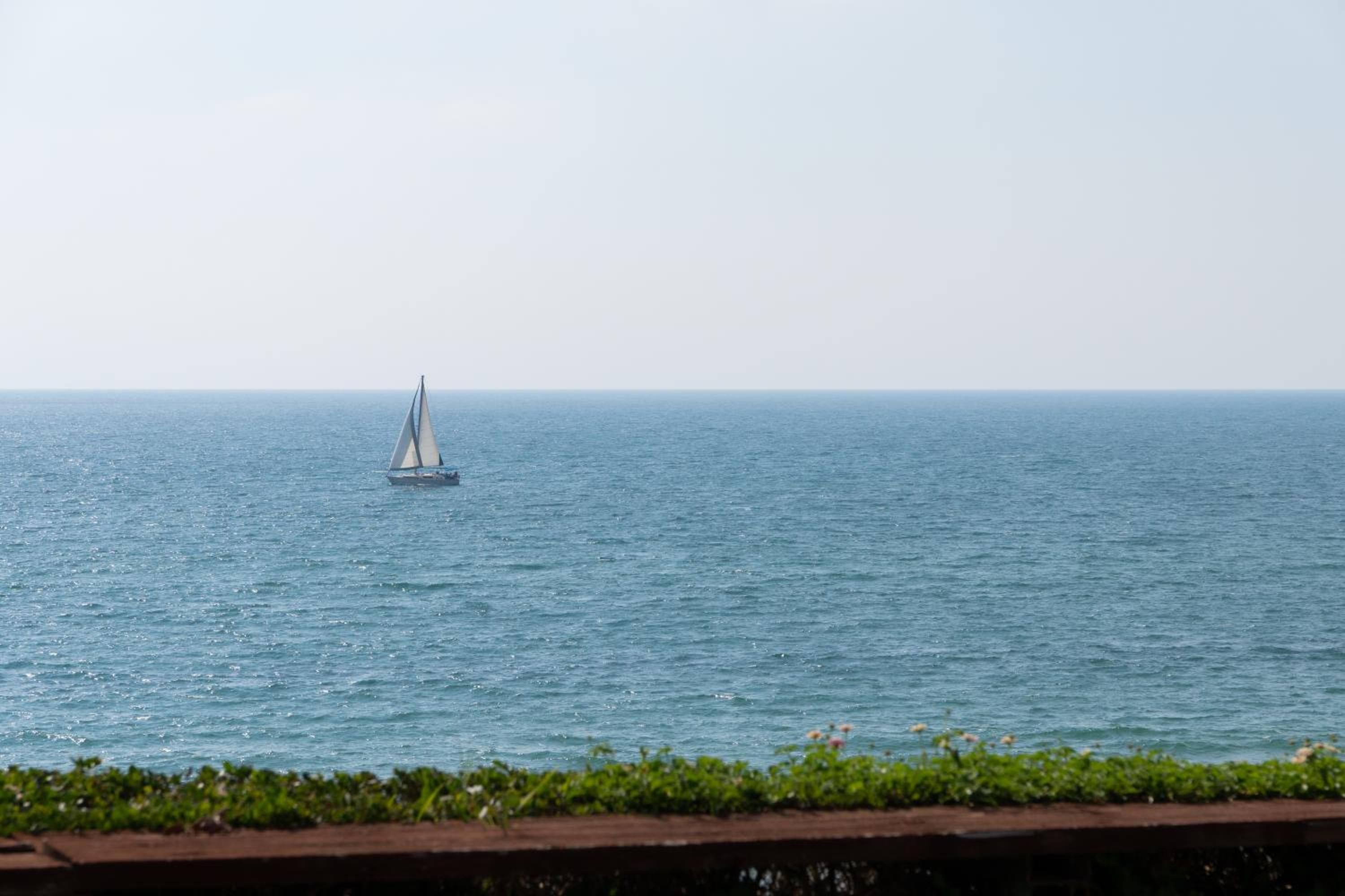 Sea View Stylish 1BR with Balcony by Beachfront Stay, photo 12