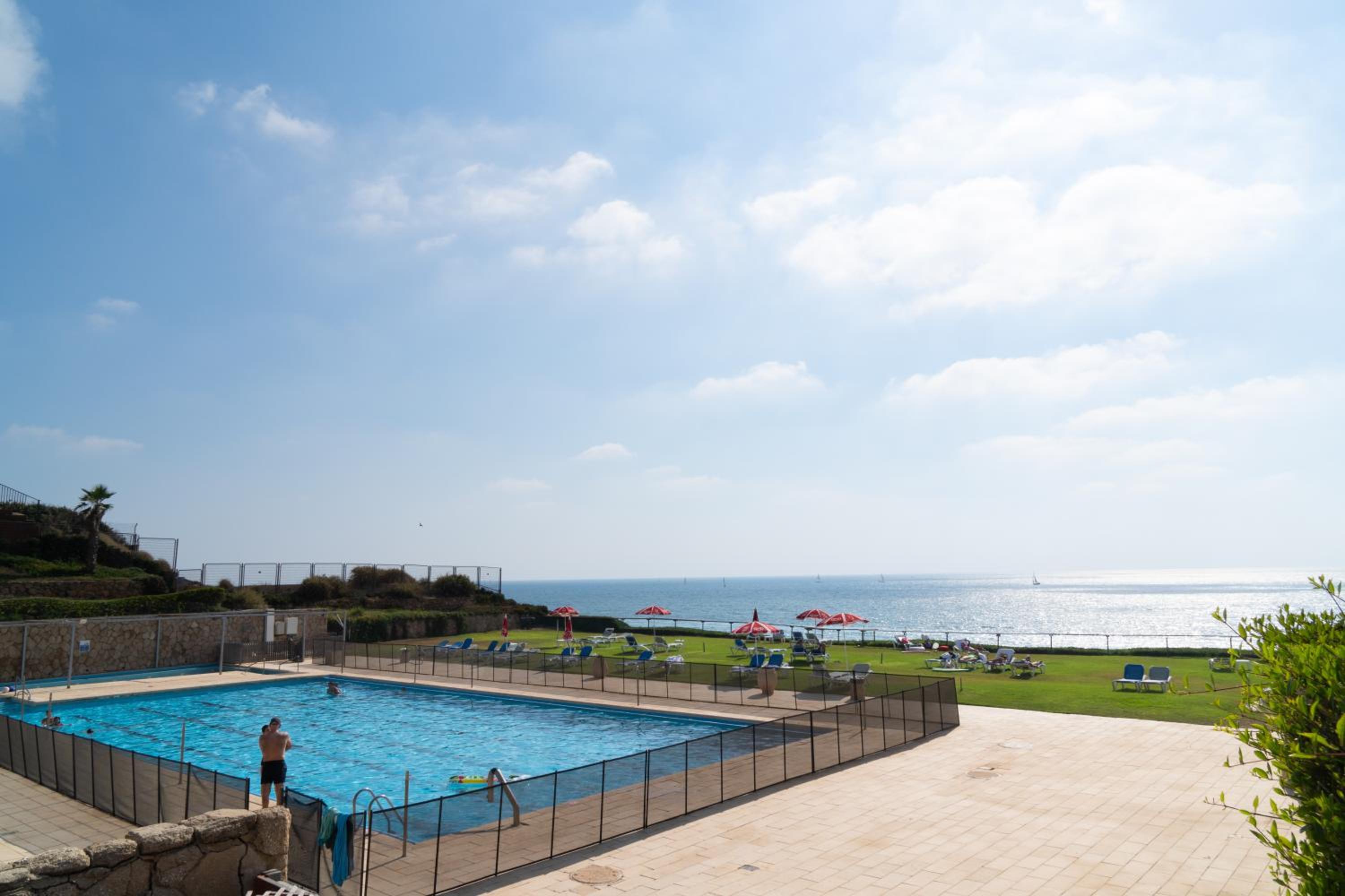 Sea View Stylish 1BR with Balcony by Beachfront Stay, photo 14