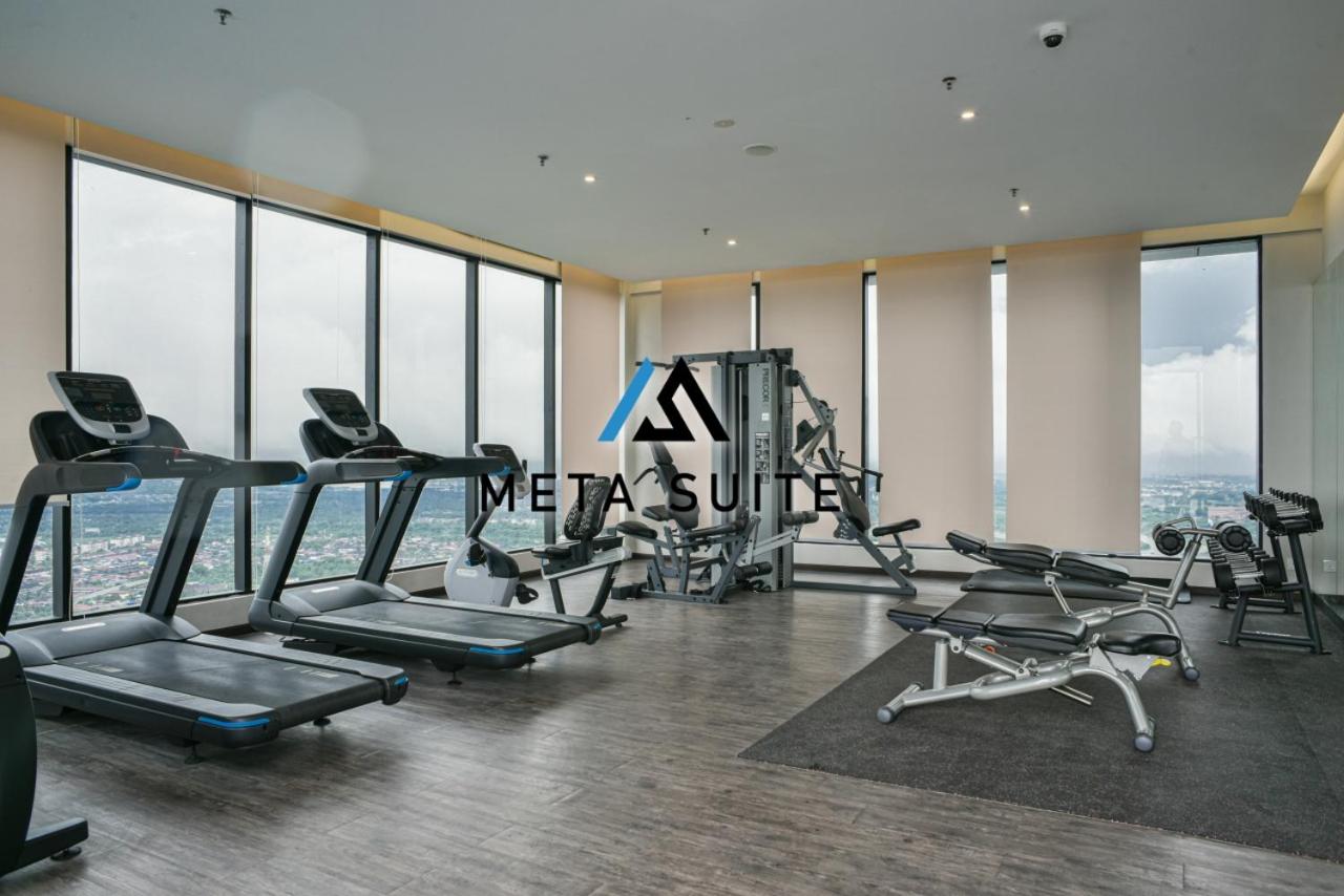 Sky pool 4 star hotel grade stay in i-City photo 4