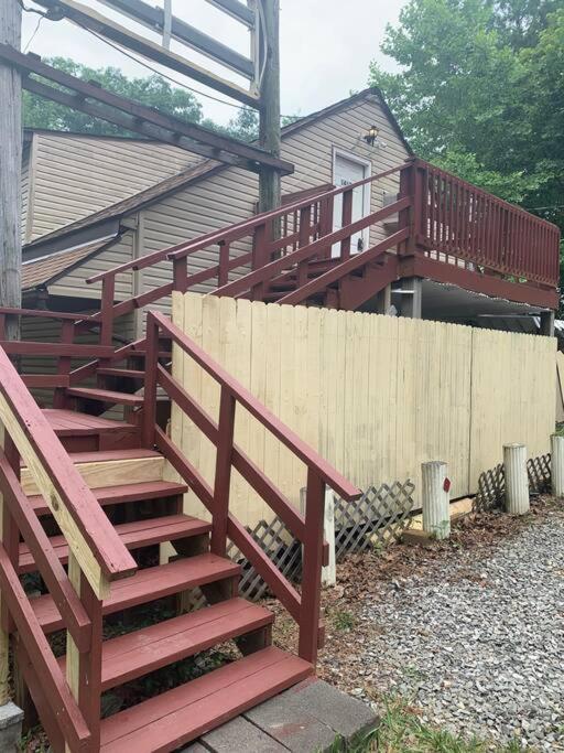 3-Bedroom apt. ideal location near new river gorge view 2