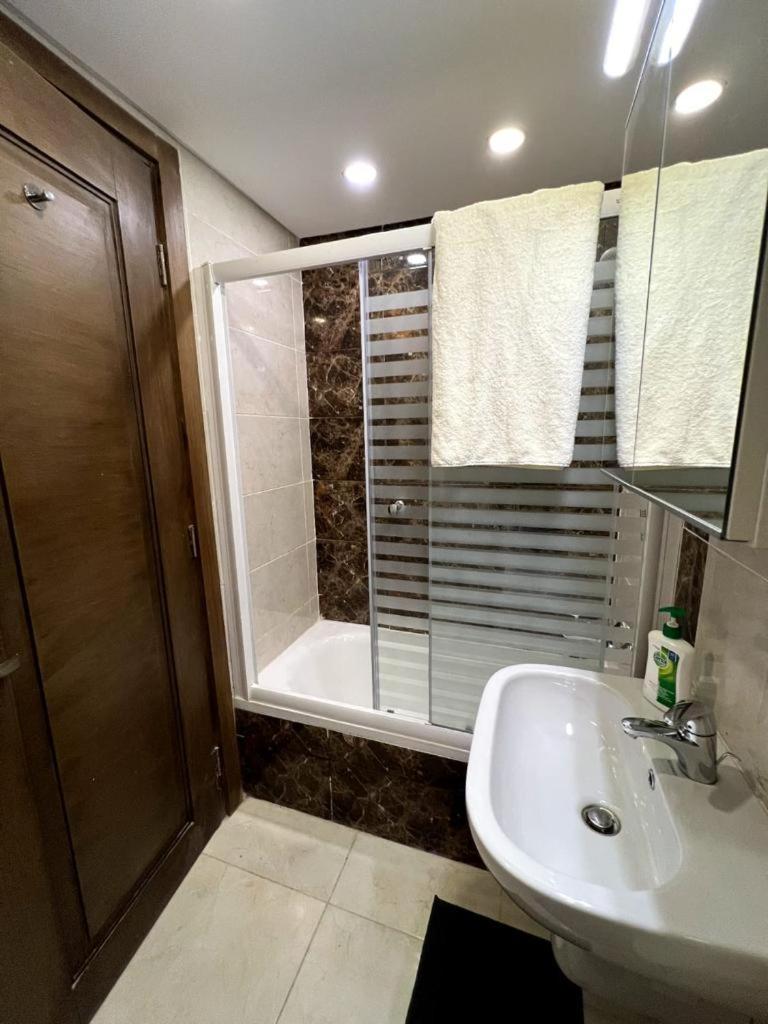 Lovely2 rooms duplex with pool in front AUC