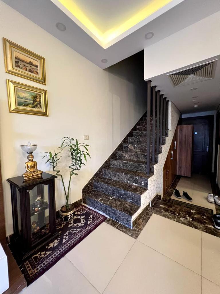 Lovely2 rooms duplex with pool in front AUC