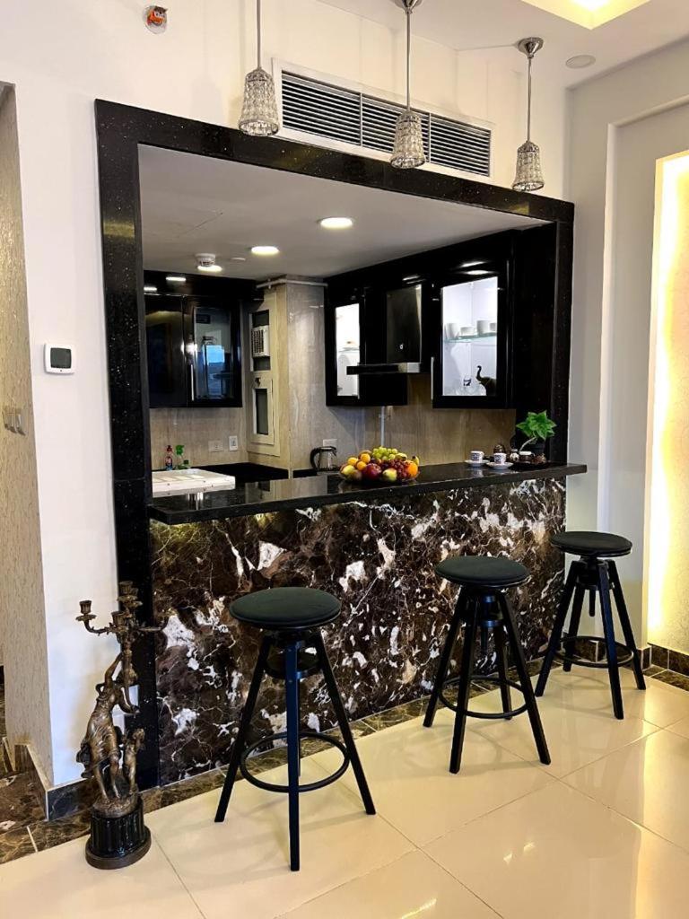 Lovely2 rooms duplex with pool in front AUC
