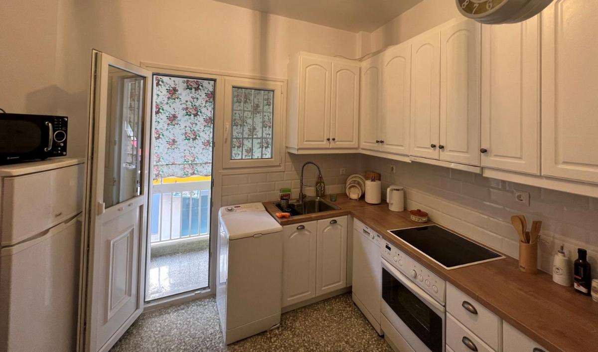 Comfortable 2-bedroom apartment near city center 100m from metro photo 2
