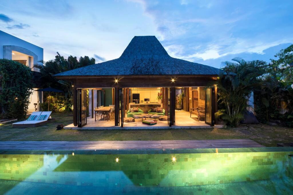 Elegant Villa Casabianca - Tropical Pool & Garden, Near Potato Head Beach Club!