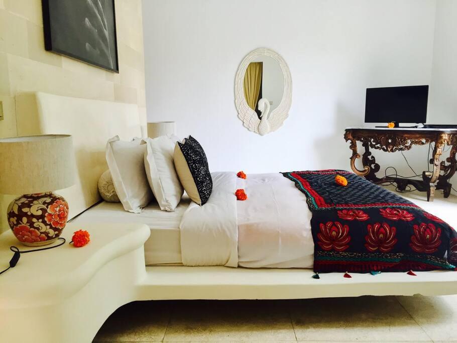 Elegant Villa Casabianca - Tropical Pool & Garden, Near Potato Head Beach Club!