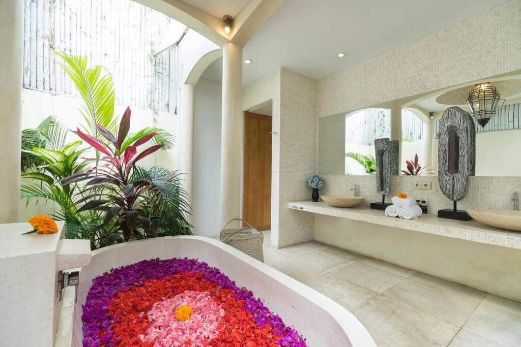 Elegant Villa Casabianca - Tropical Pool & Garden, Near Potato Head Beach Club!