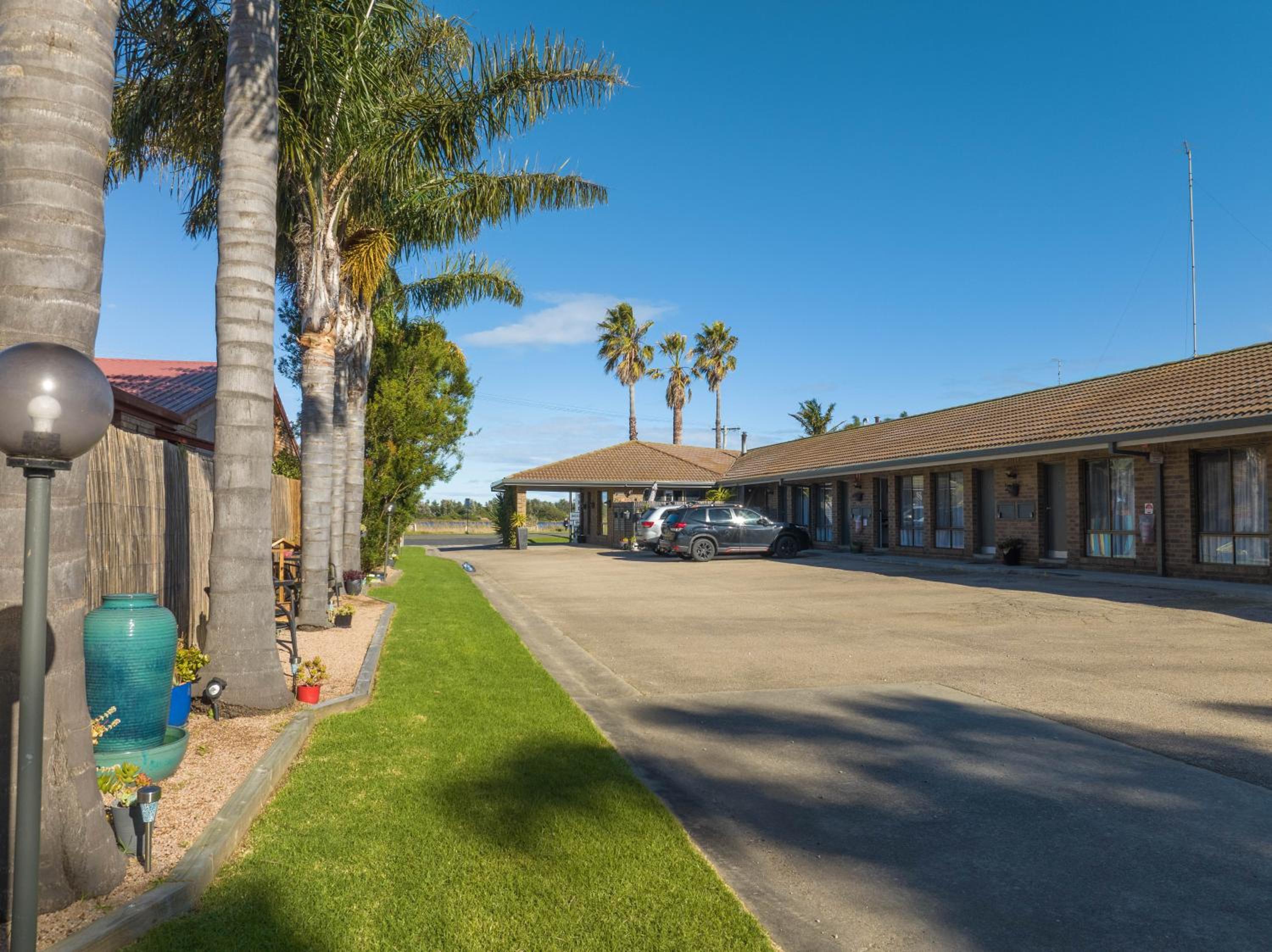 Sandbar Motel