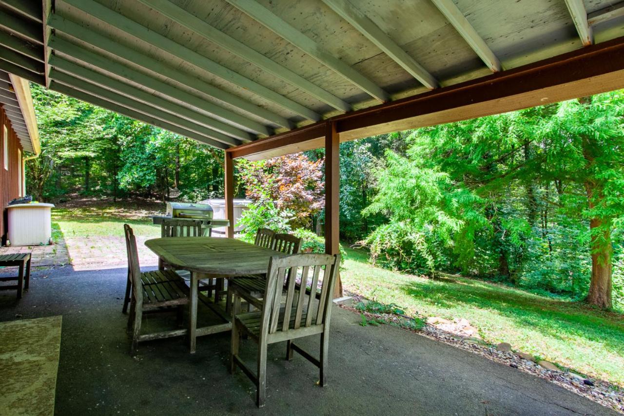 Quietside Cabin Grill Fire Pit Fireplace view 3