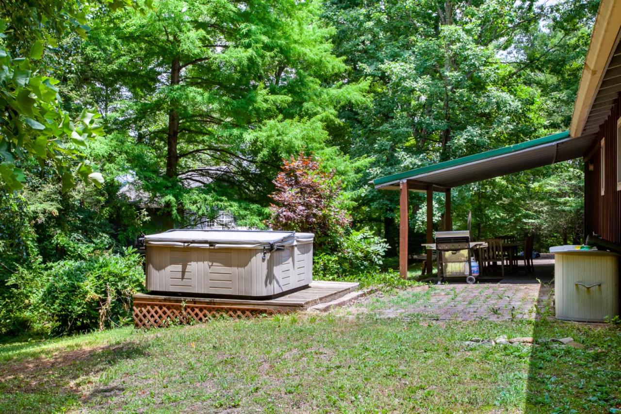 Quietside Cabin Grill Fire Pit Fireplace view 5