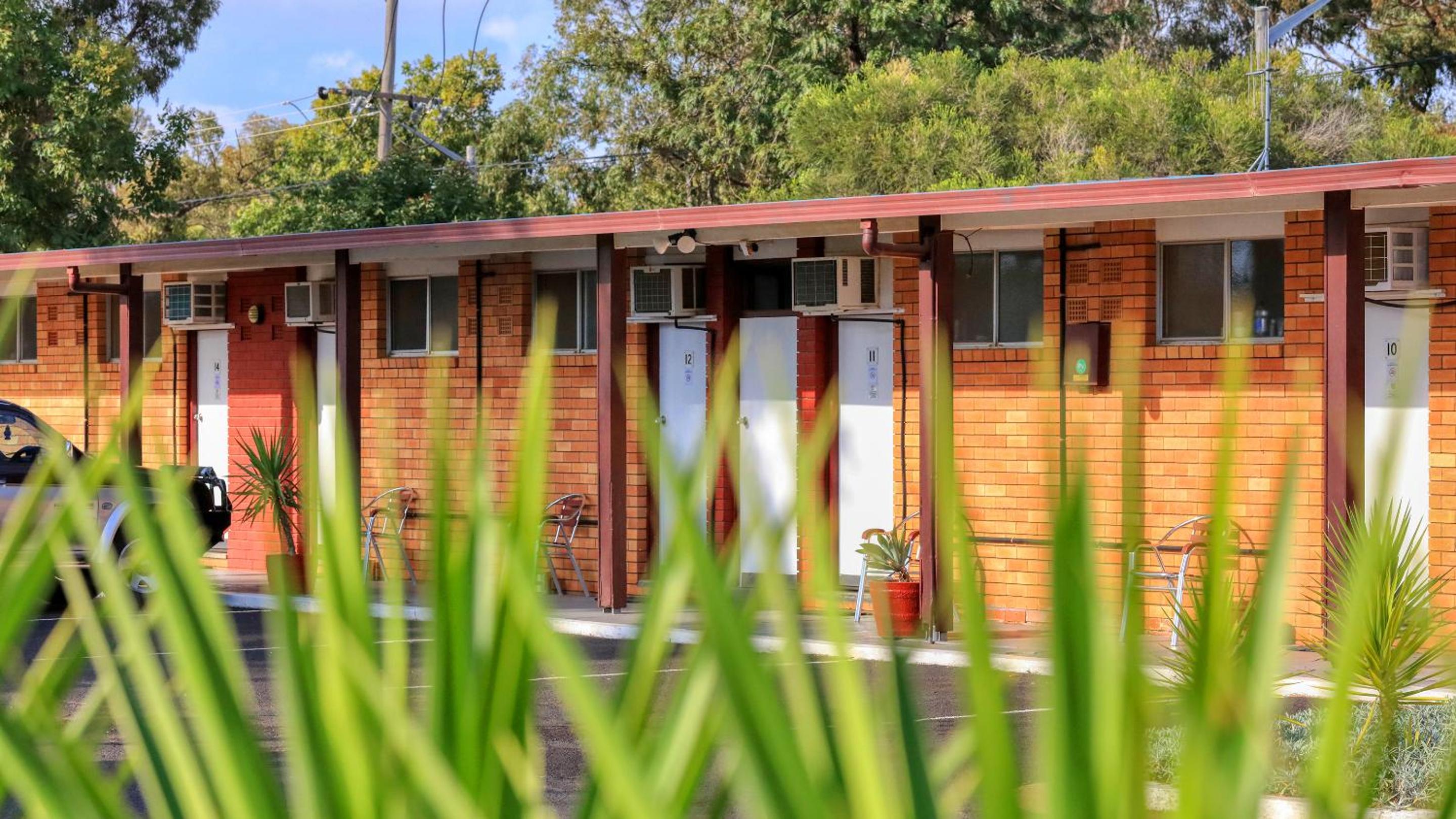 Silver Oaks Motel