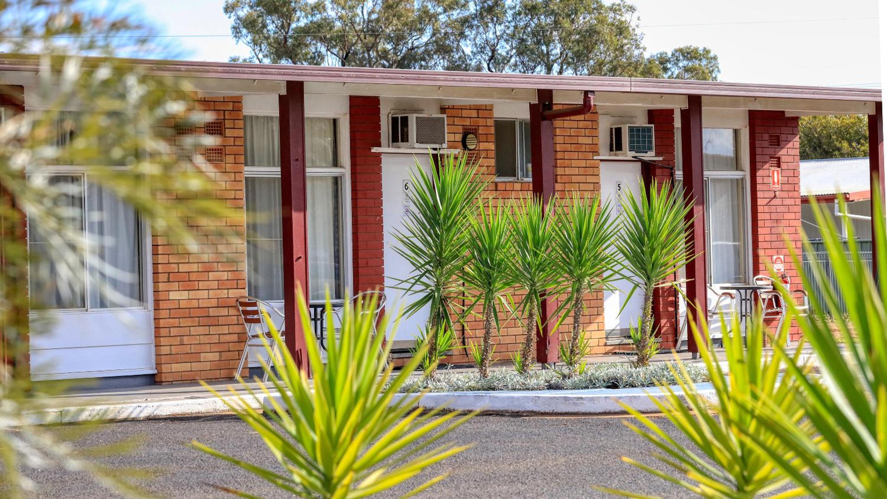 Silver Oaks Motel