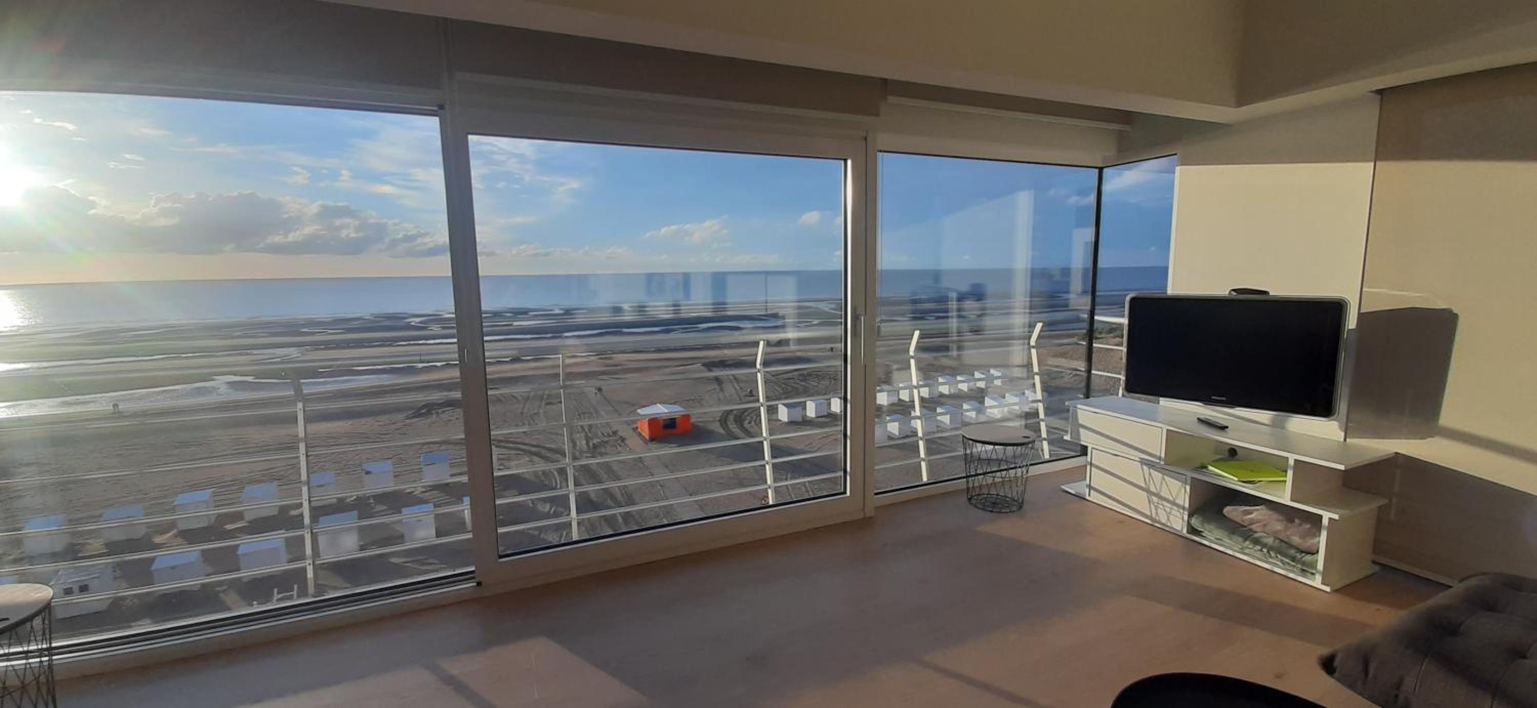 Appartment with frontal sea view with 3 bedrooms view 3