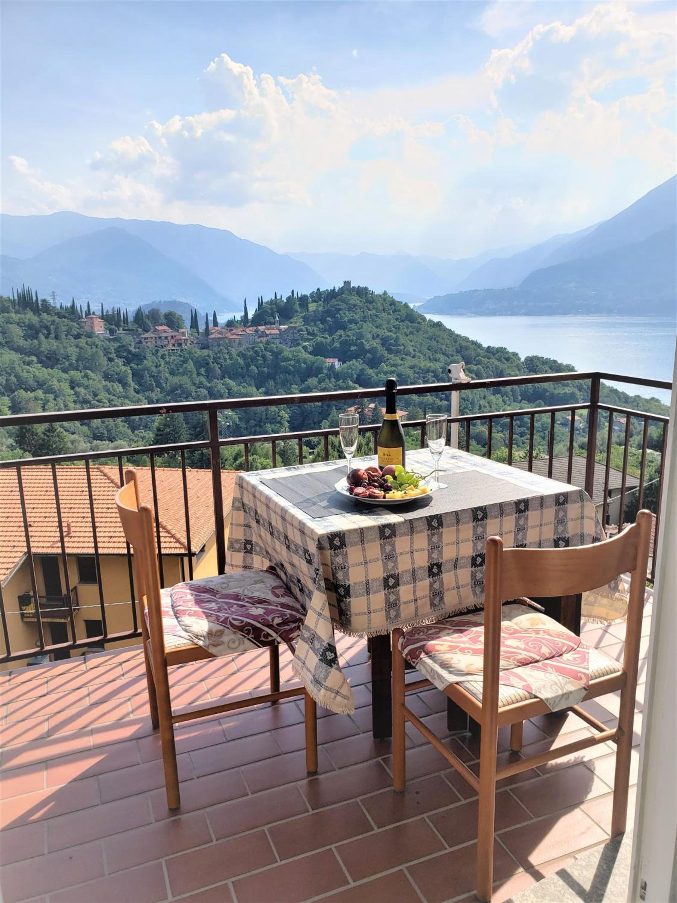 Lovely lake Como view condo in Perledo