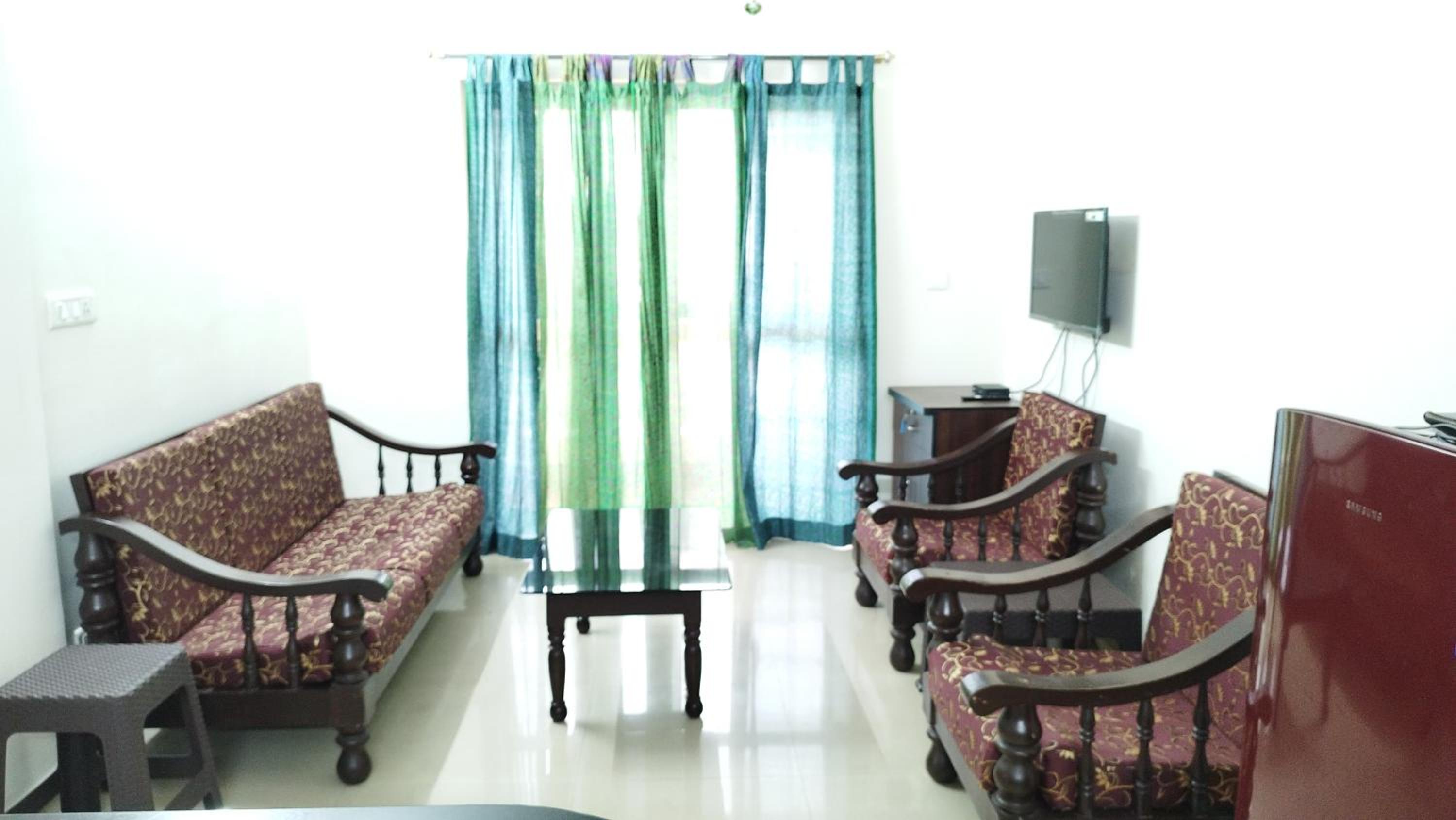 Seacoast Retreat- Lovely 2 BHK apartment with pool view 4