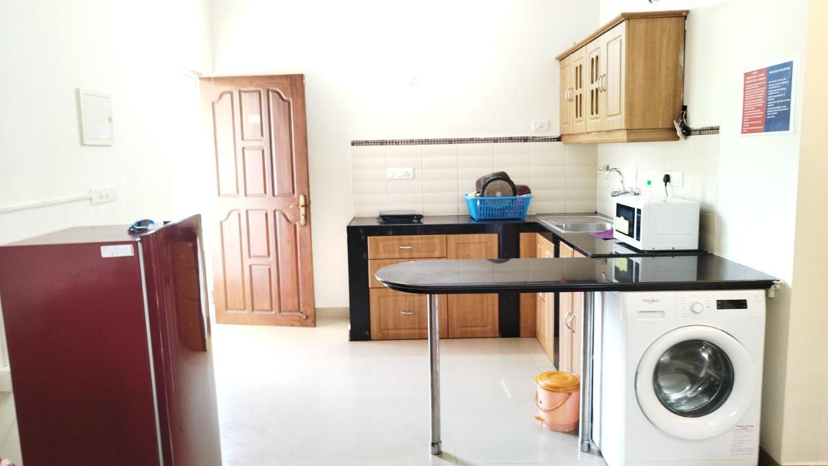Seacoast Retreat- Lovely 2 BHK apartment with pool view 5