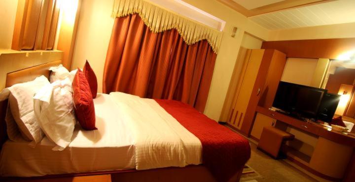 Marshall Hotel