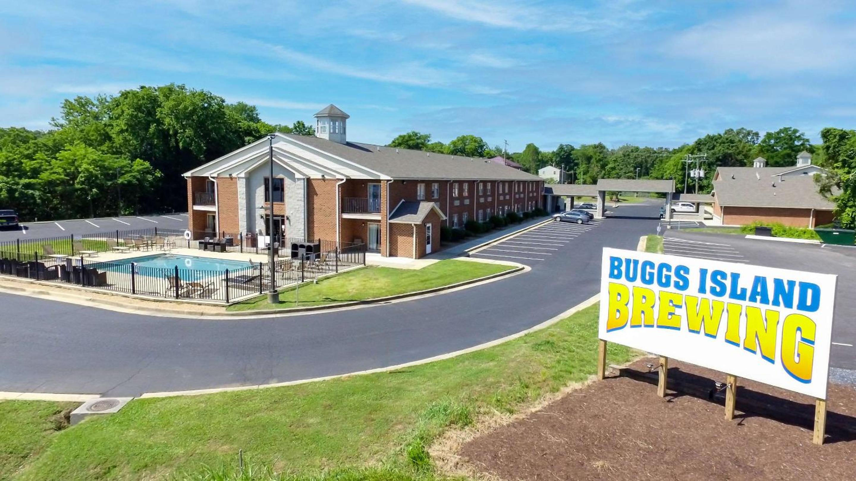 Clarion Pointe on the lake Clarksville-South Hill West