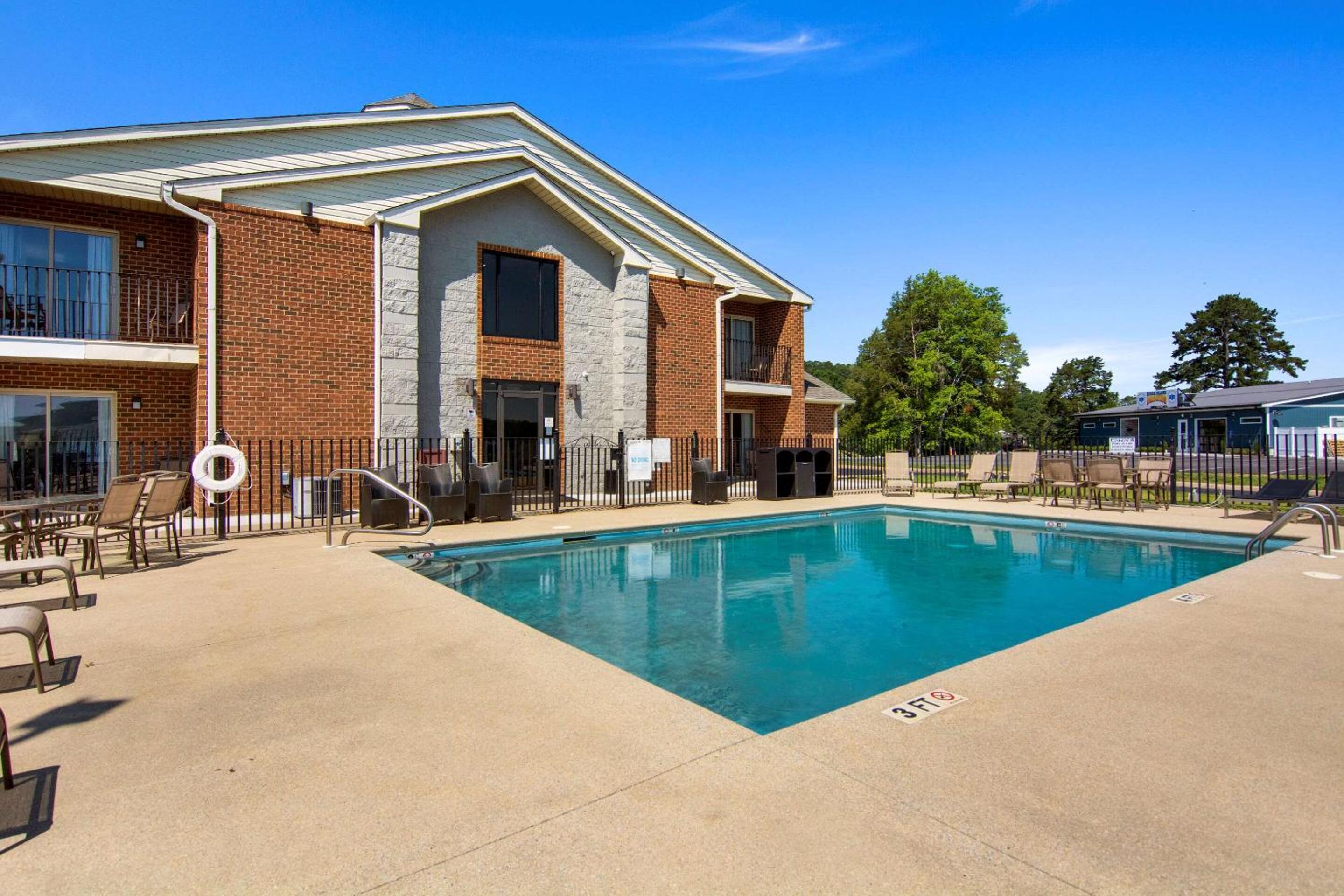 Clarion Pointe on the lake Clarksville-South Hill West