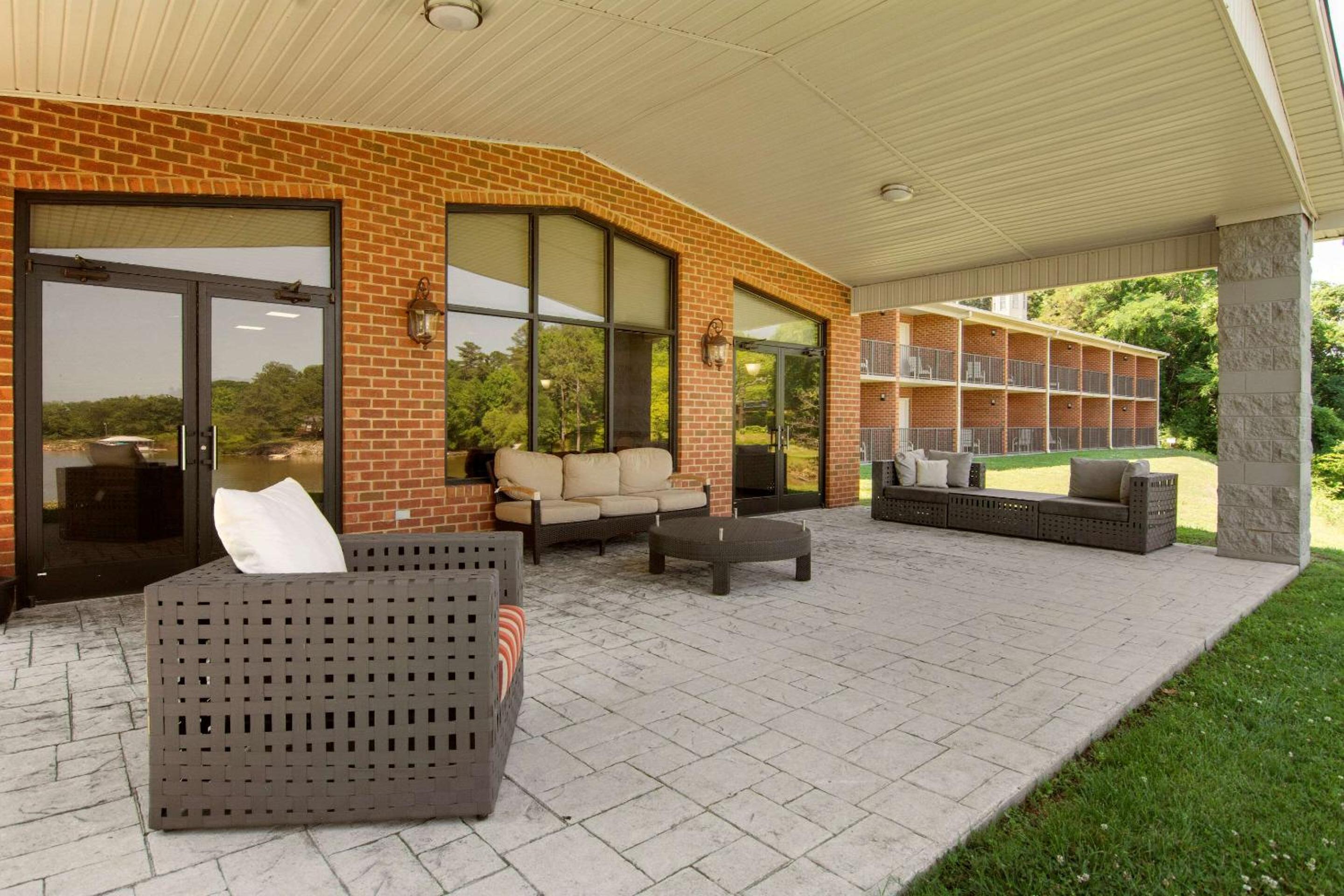 Clarion Pointe on the lake Clarksville-South Hill West