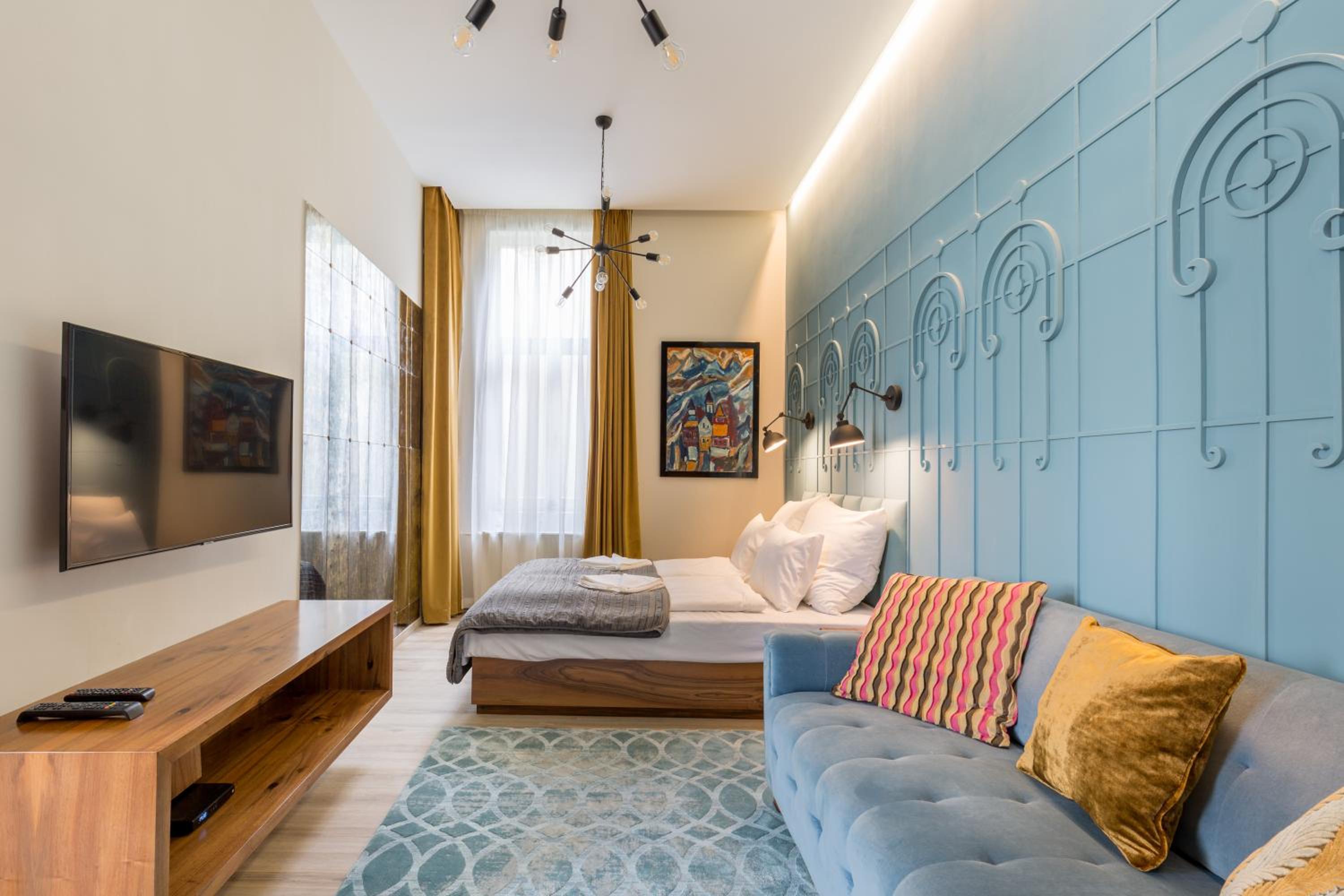 Luxury Suite in The Absolute Center view 3