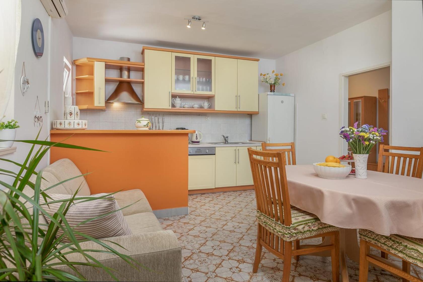 Green terrace apartment view 2