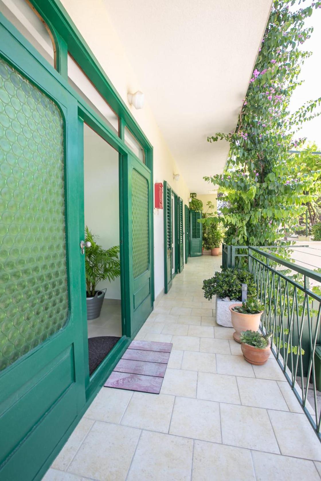 Green terrace apartment view 5