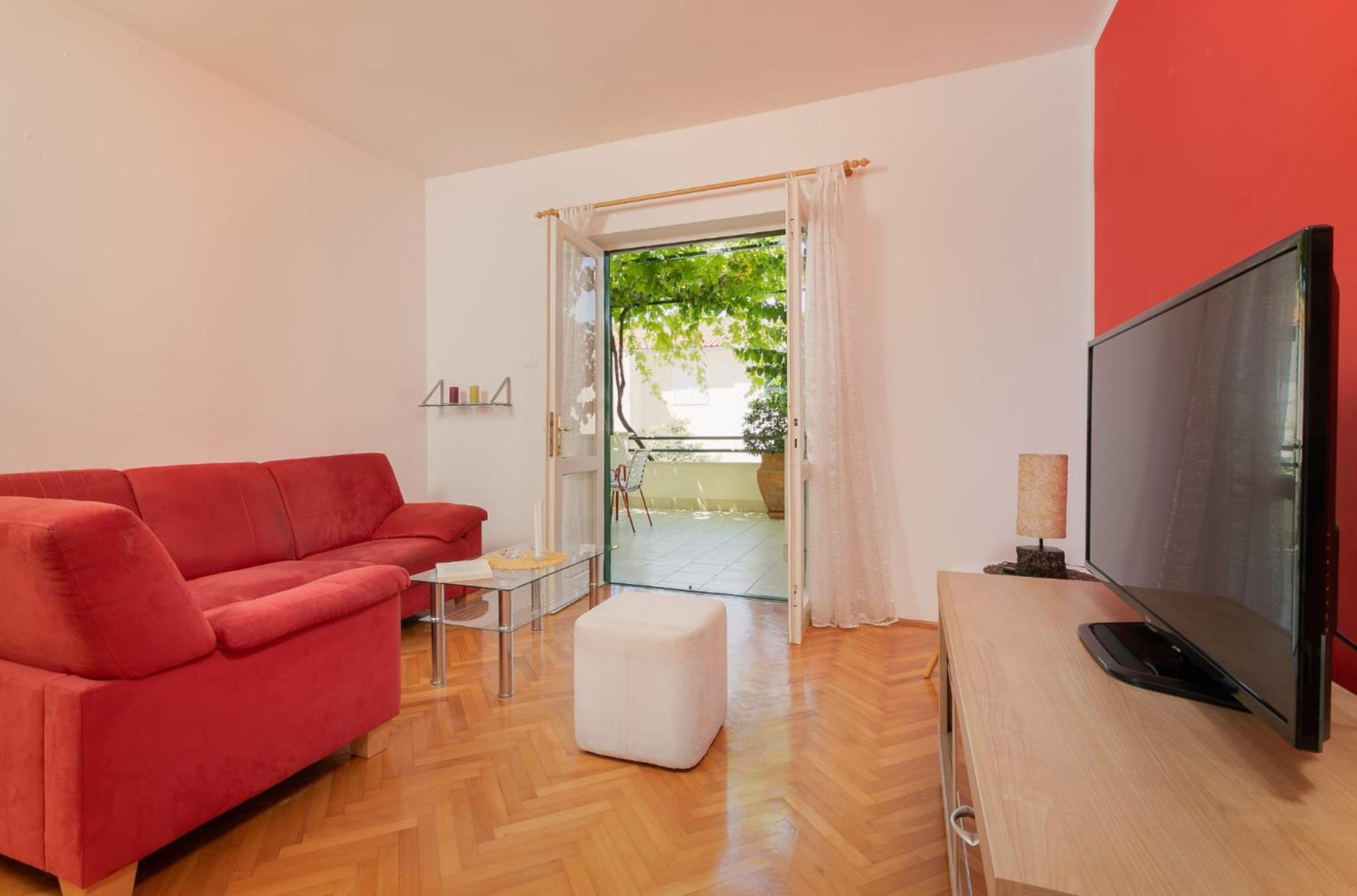 Green terrace apartment view 3
