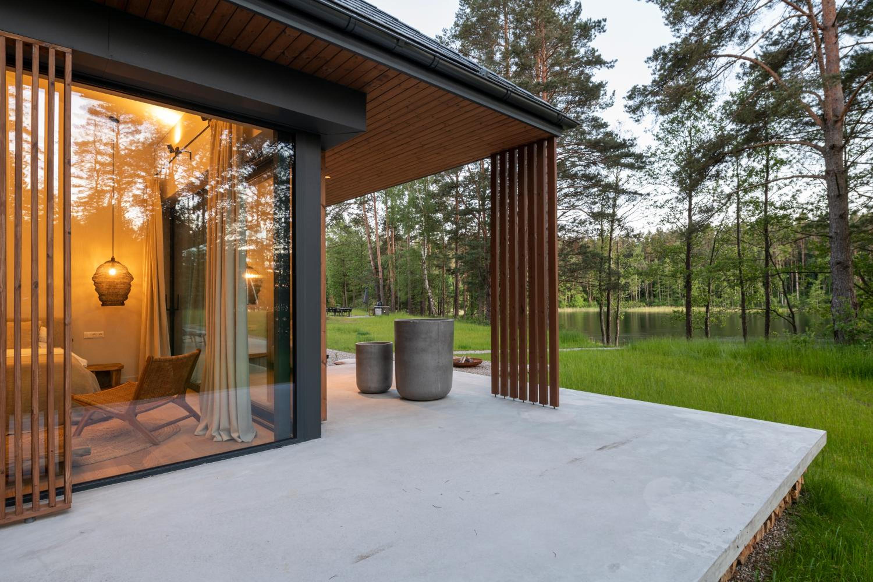 The Lake - Waterfront Villas Retreat view 5