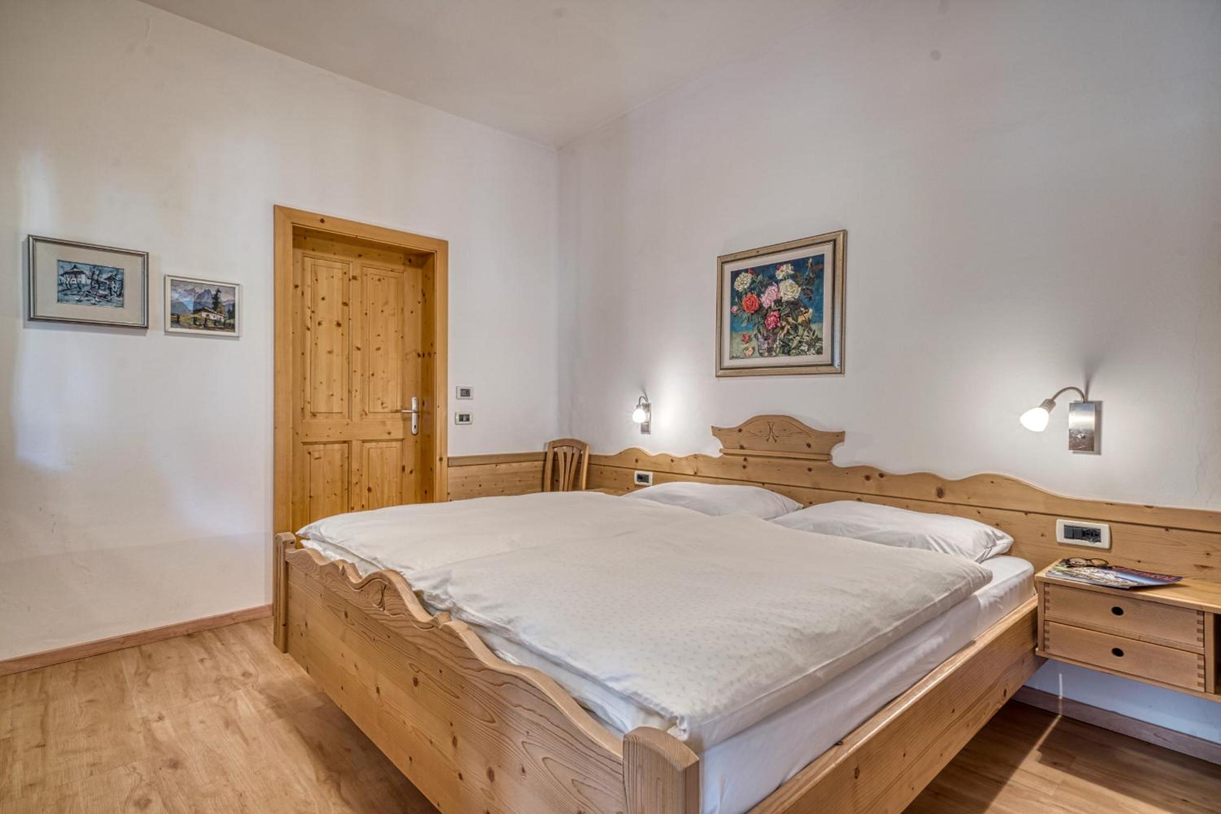 Kreuzwegerhof Nals - Historic Nature Stay with Pool near Meran & Bozen