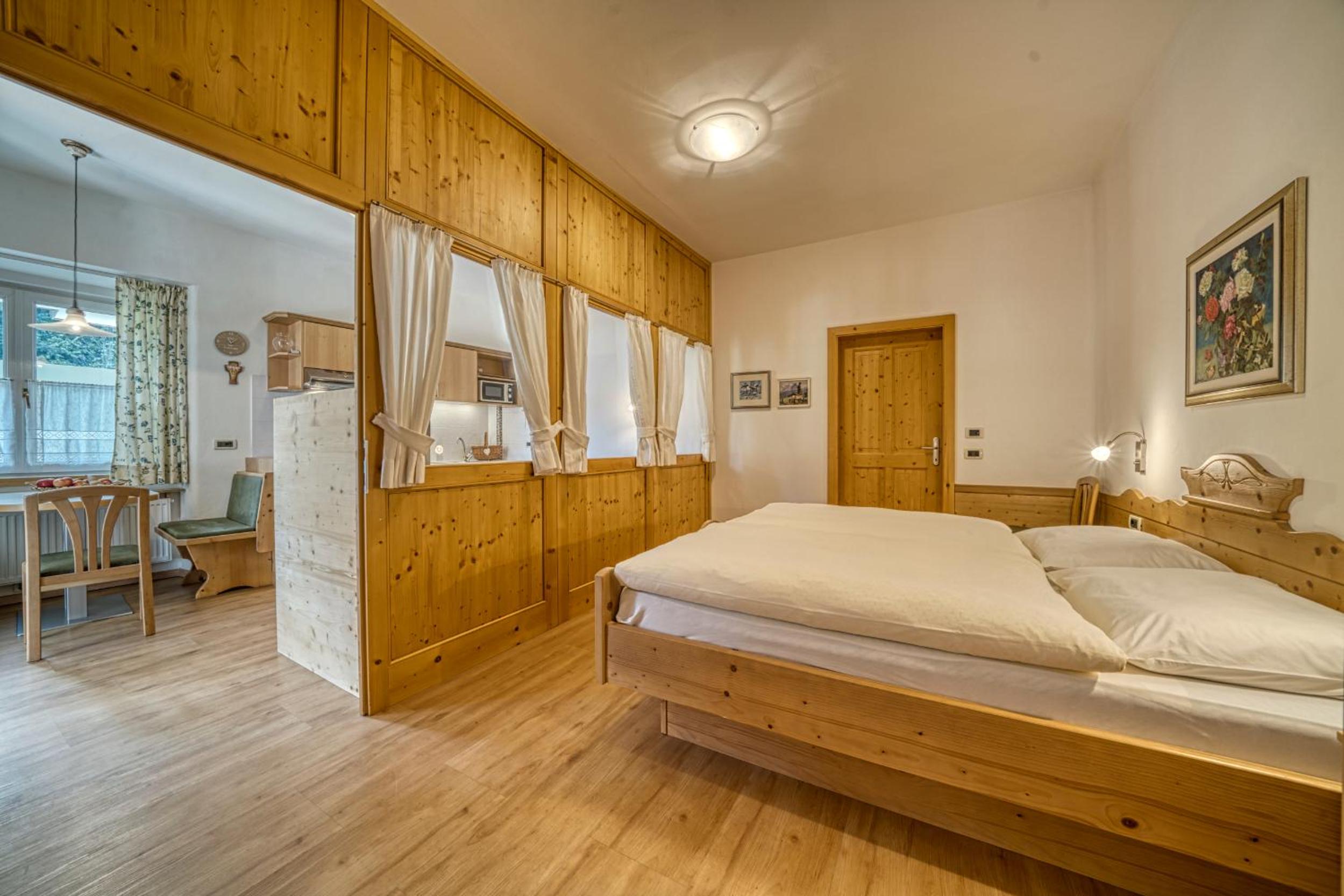 Kreuzwegerhof Nals - Historic Nature Stay with Pool near Meran & Bozen