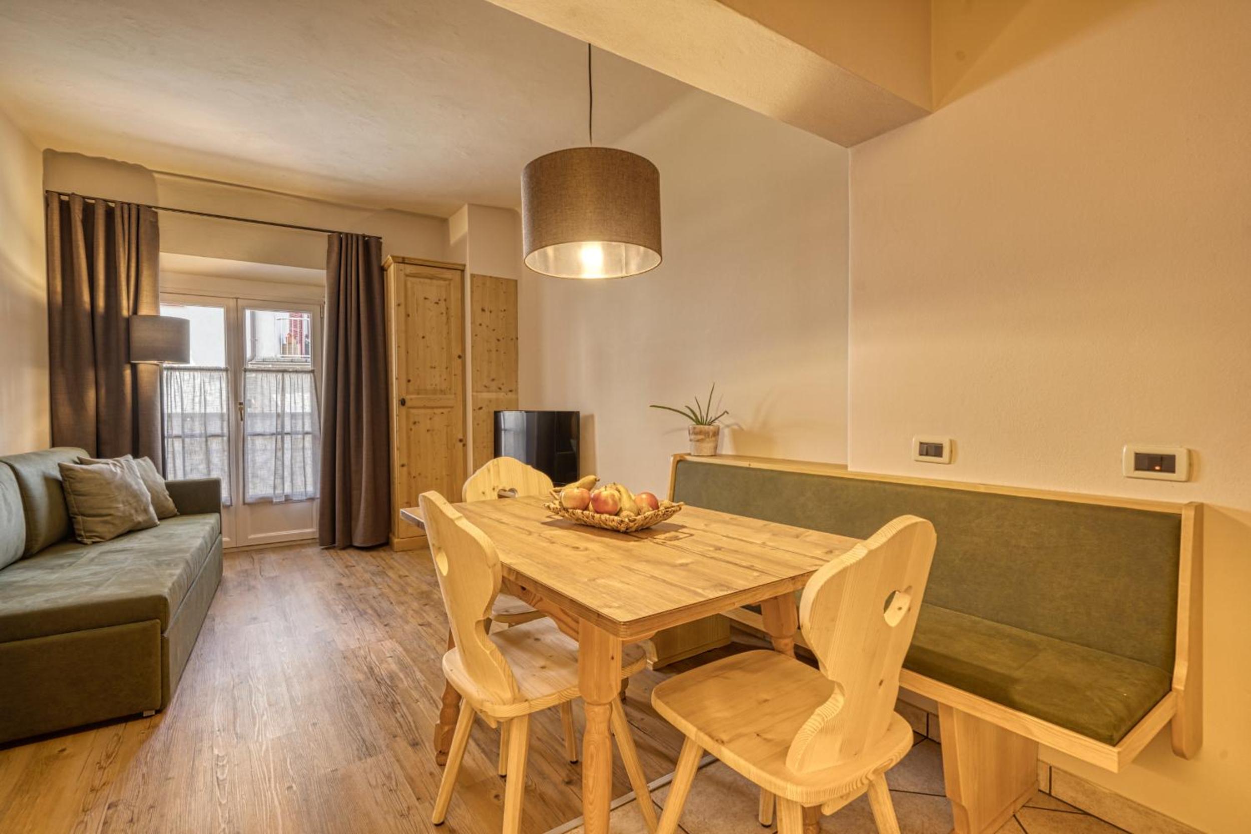 Kreuzwegerhof Nals - Historic Nature Stay with Pool near Meran & Bozen